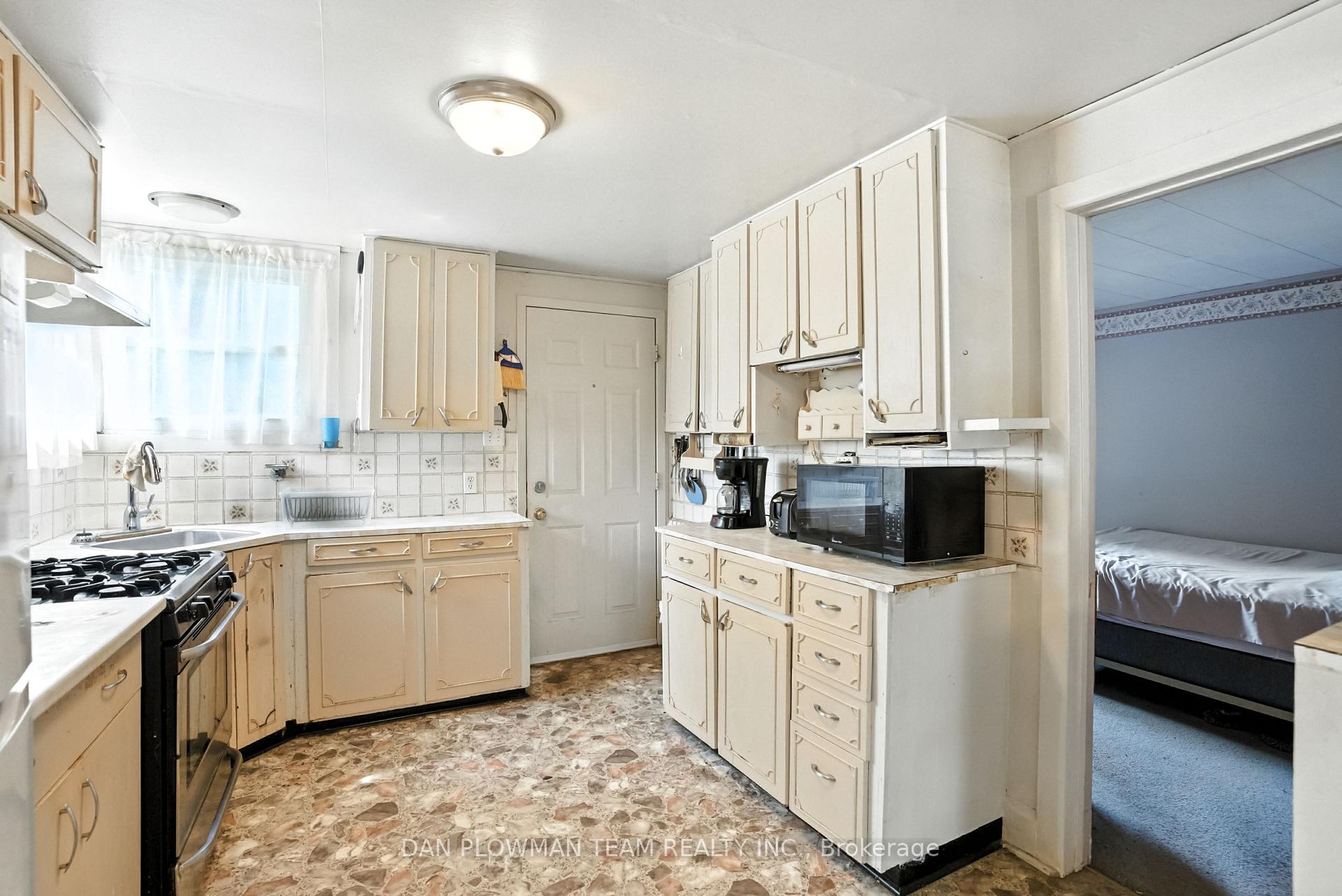 Photo 14 of 78 Ontario Street, Clarington, Bowmanville — HOMEH