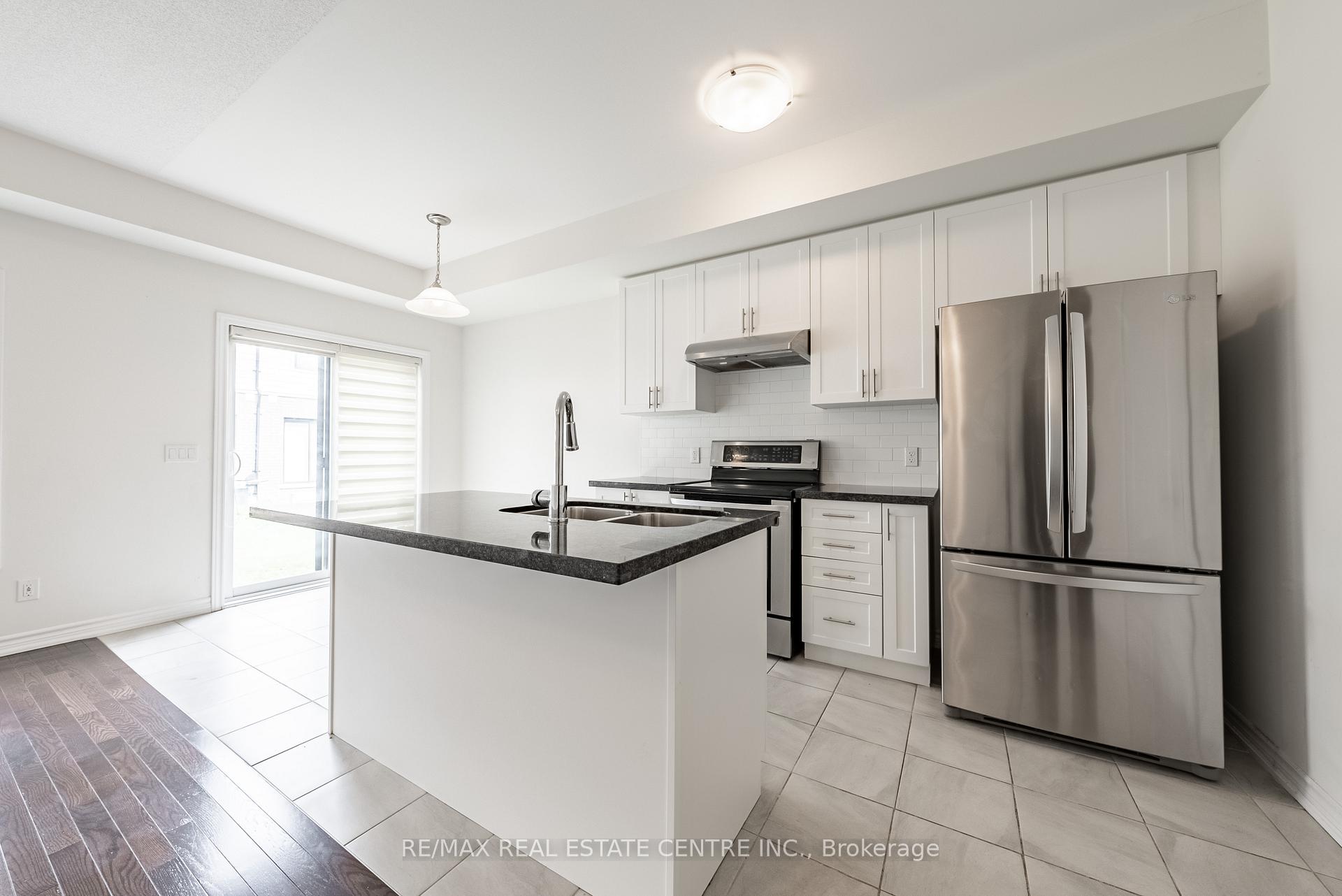 Photo 4 of 391 Athabasca Common, Oakville, Joshua Meadows — HOMEH