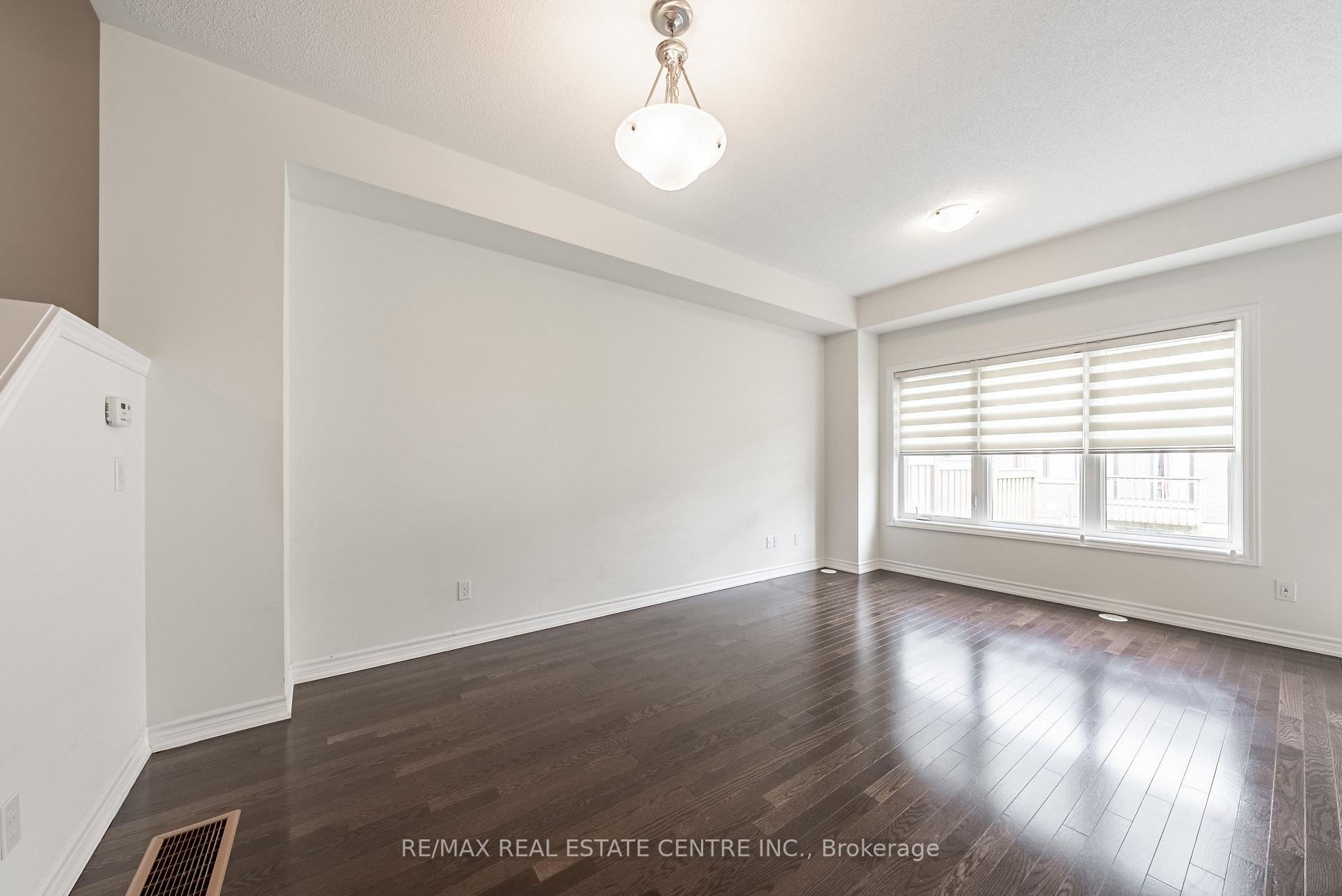 Photo 5 of 391 Athabasca Common, Oakville, Joshua Meadows — HOMEH