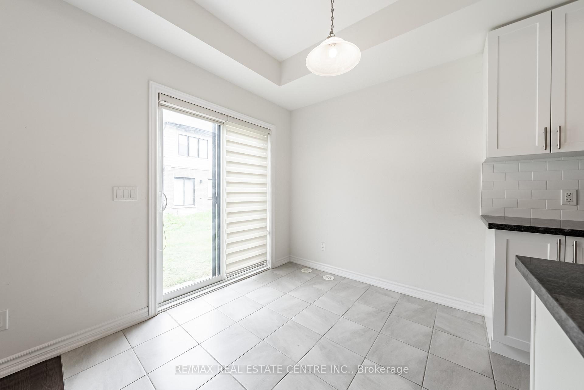 Photo 6 of 391 Athabasca Common, Oakville, Joshua Meadows — HOMEH