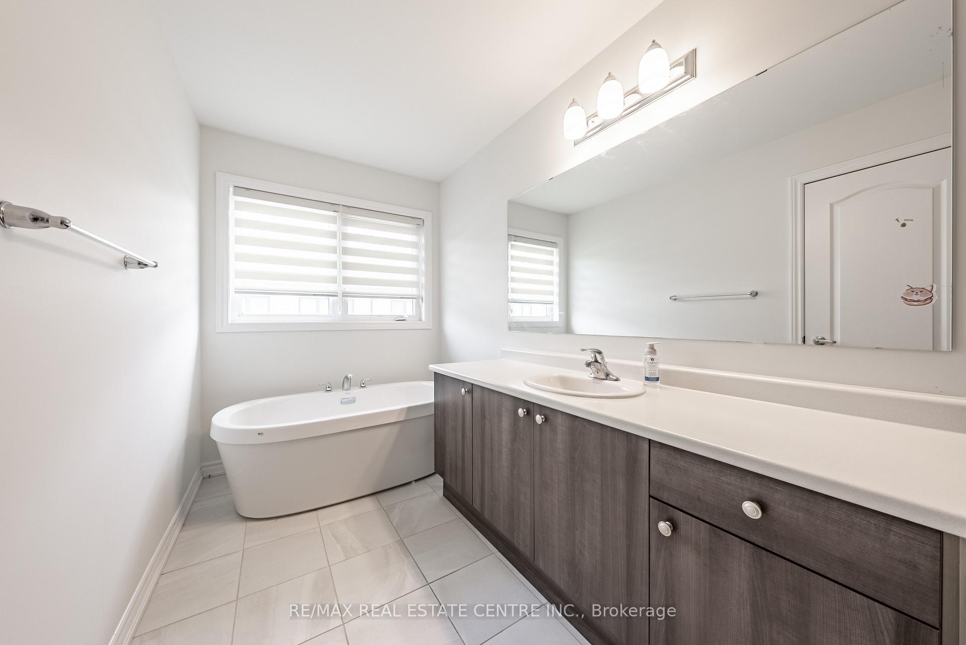 Photo 14 of 391 Athabasca Common, Oakville, Joshua Meadows — HOMEH