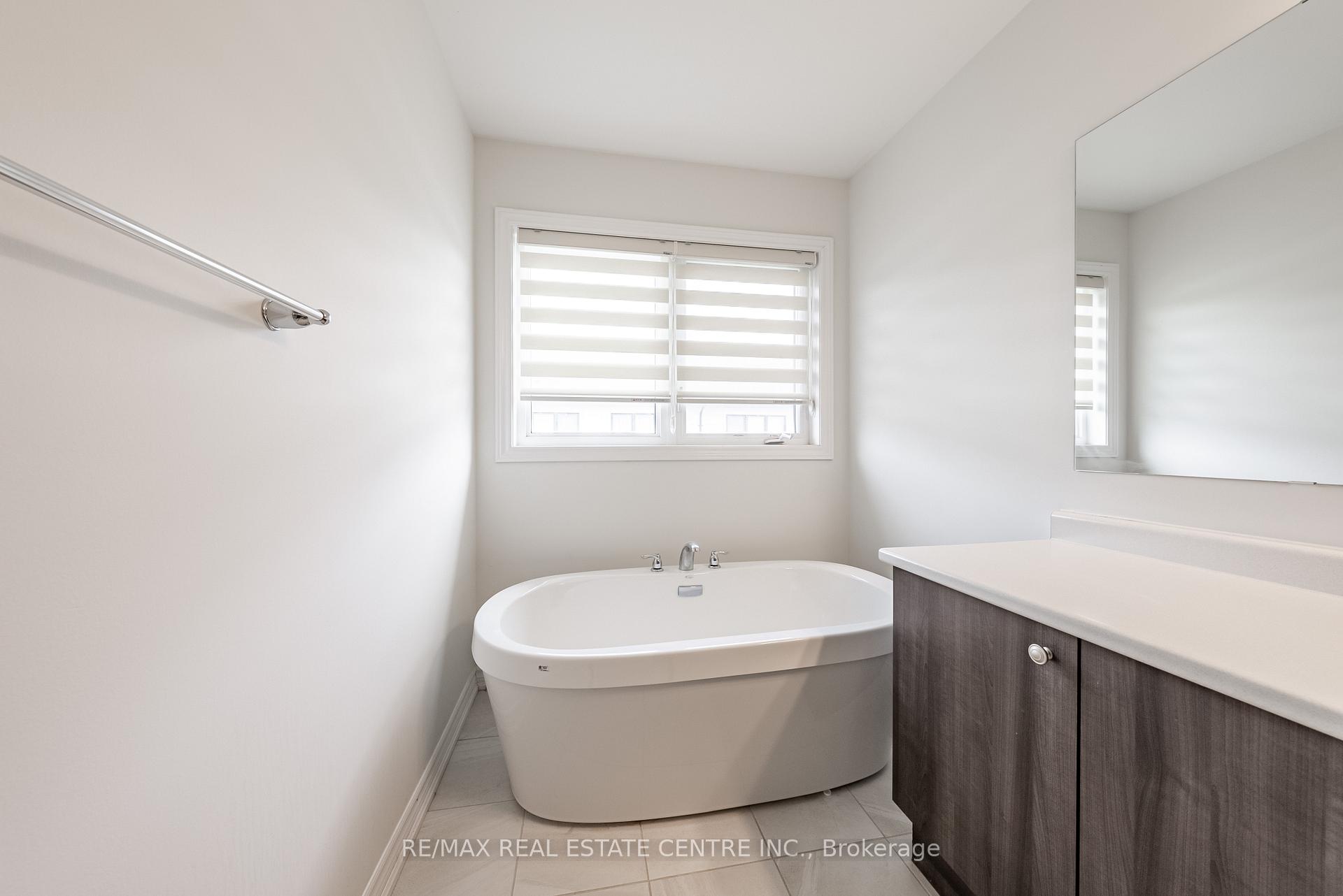 Photo 13 of 391 Athabasca Common, Oakville, Joshua Meadows — HOMEH