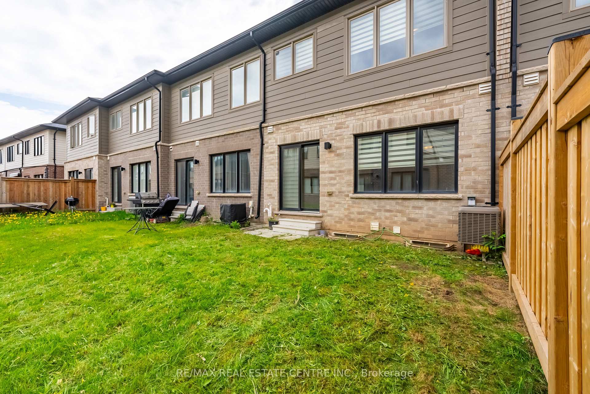 Photo 23 of 391 Athabasca Common, Oakville, Joshua Meadows — HOMEH