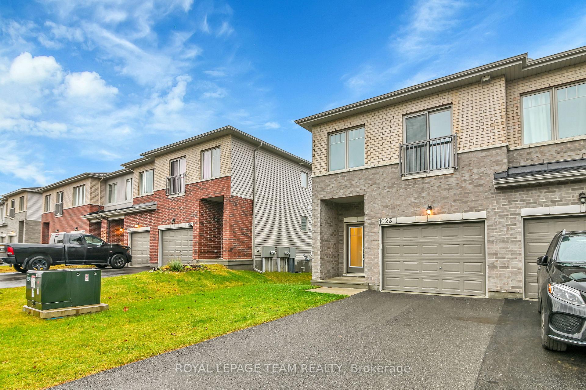 Photo 2 of 1023 Cedar Creek Drive, Ottawa, Blossom Park/Kemp Park/Findlay Creek — HOMEH