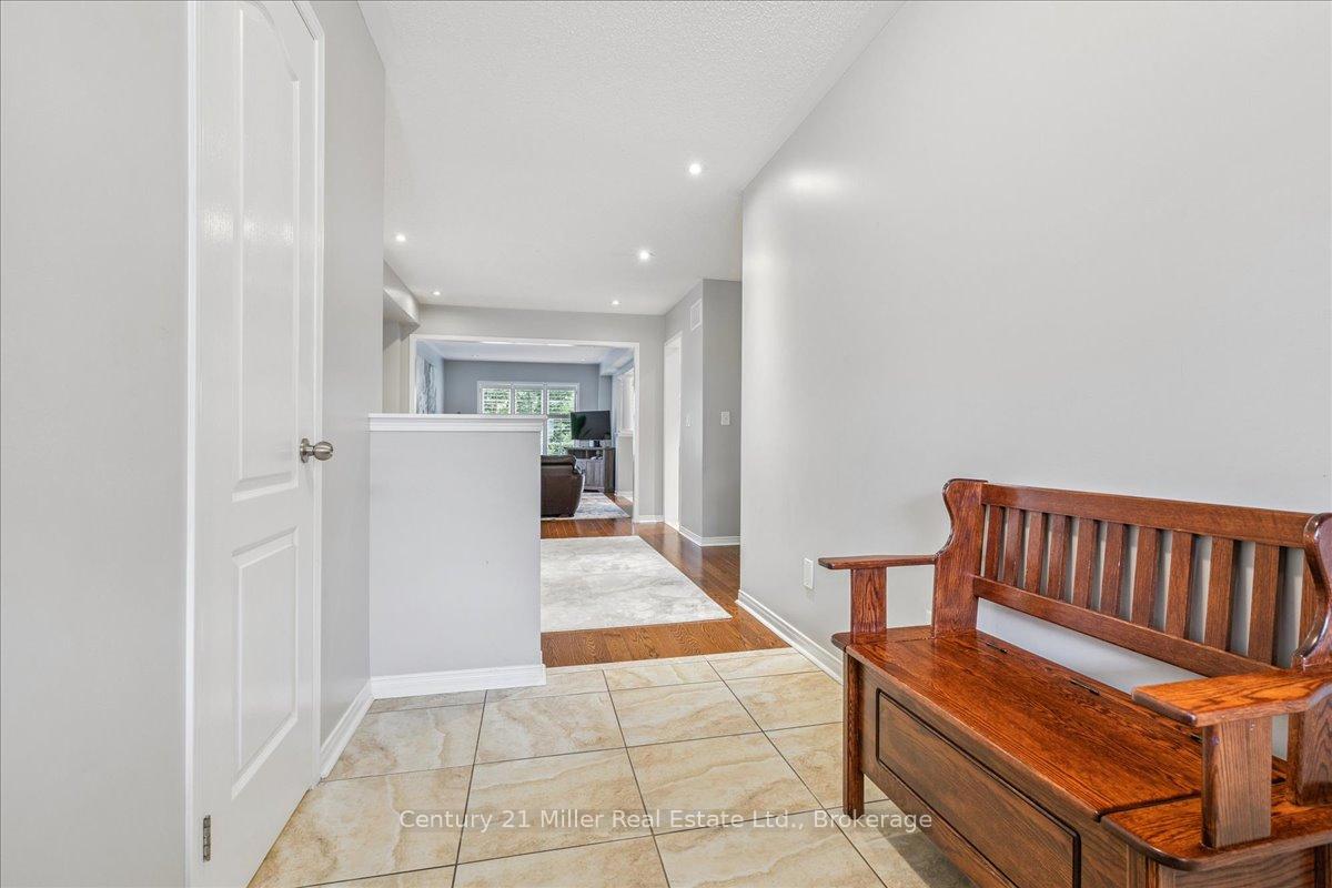 Photo 5 of 4810 Capri Crescent, Burlington, Alton — HOMEH