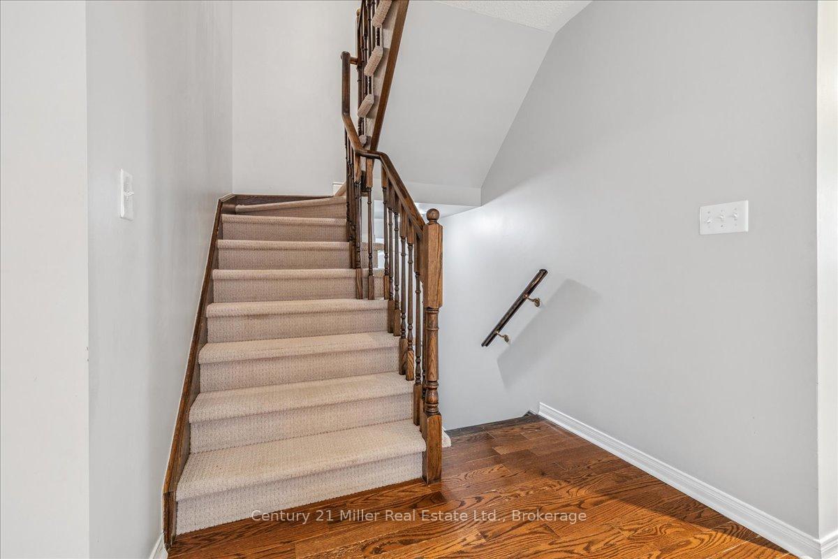 Photo 4 of 4810 Capri Crescent, Burlington, Alton — HOMEH