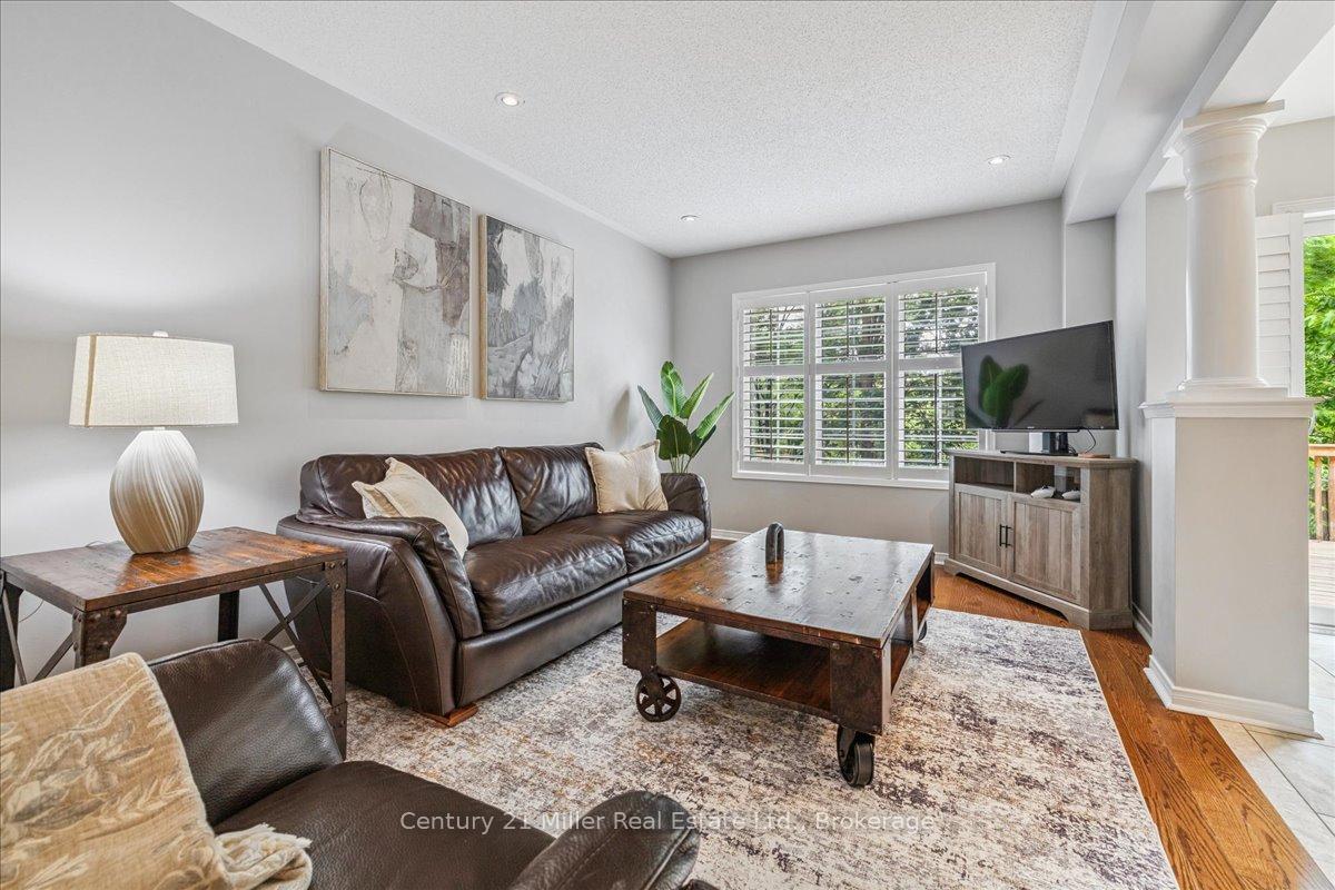 Photo 12 of 4810 Capri Crescent, Burlington, Alton — HOMEH