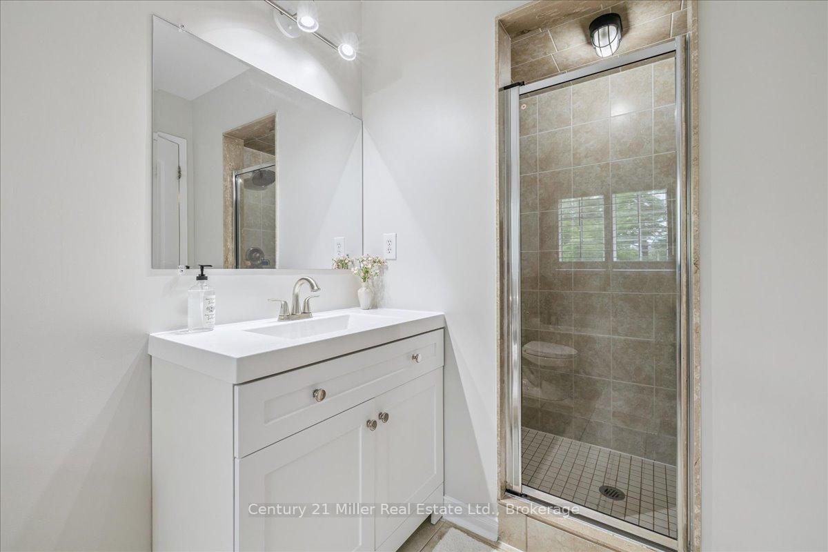 Photo 11 of 4810 Capri Crescent, Burlington, Alton — HOMEH
