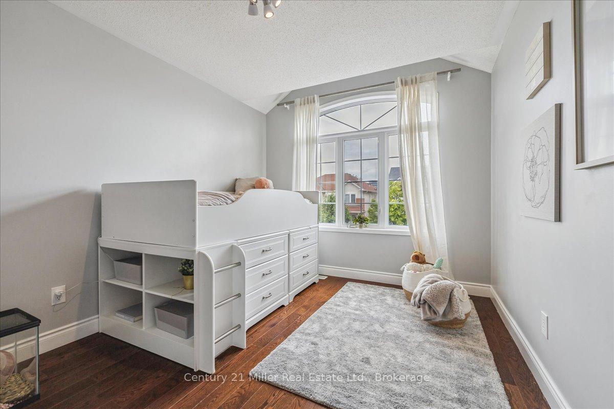 Photo 14 of 4810 Capri Crescent, Burlington, Alton — HOMEH