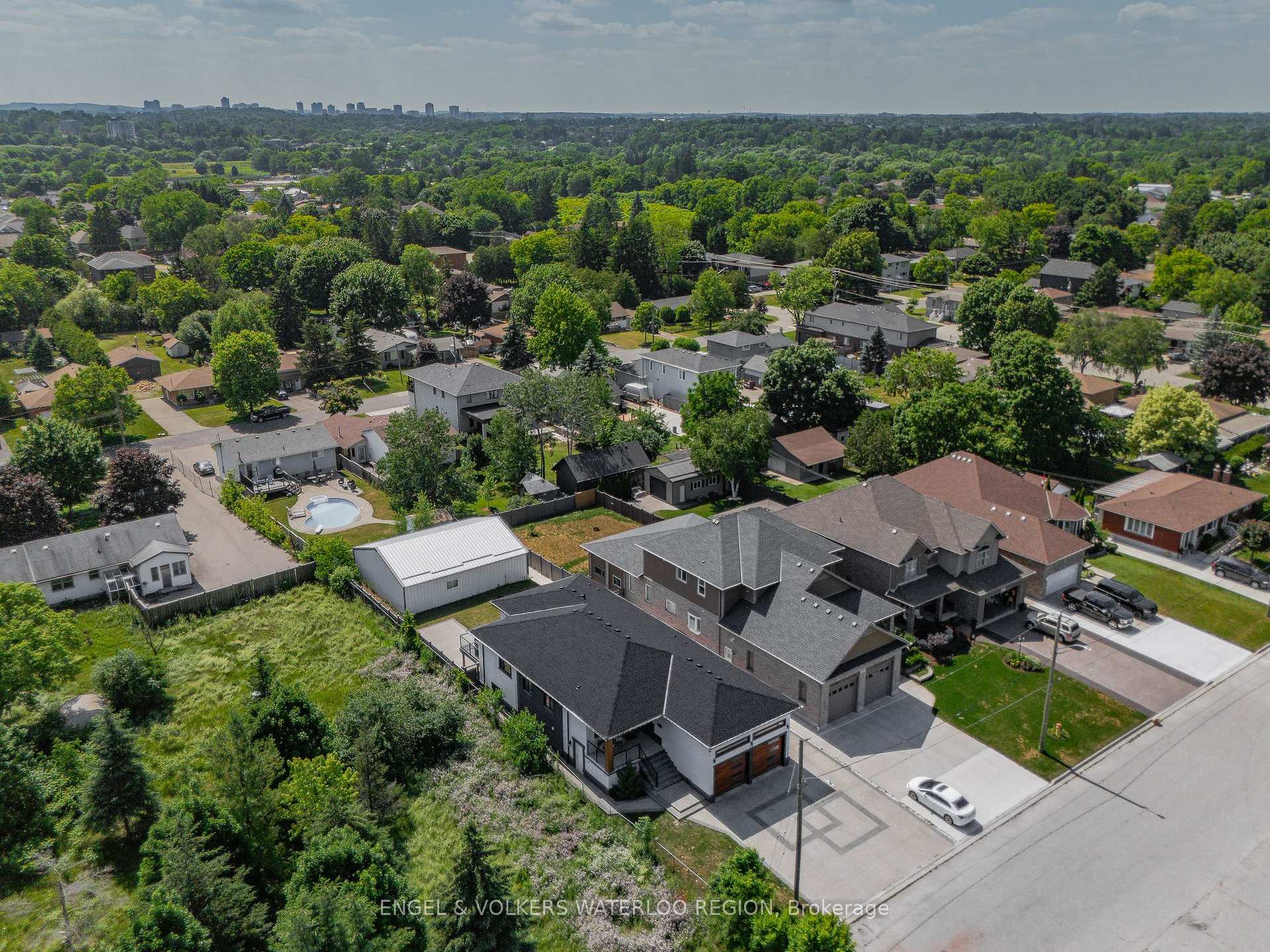 Photo 12 of 24 Sylvia Street, Kitchener — HOMEH