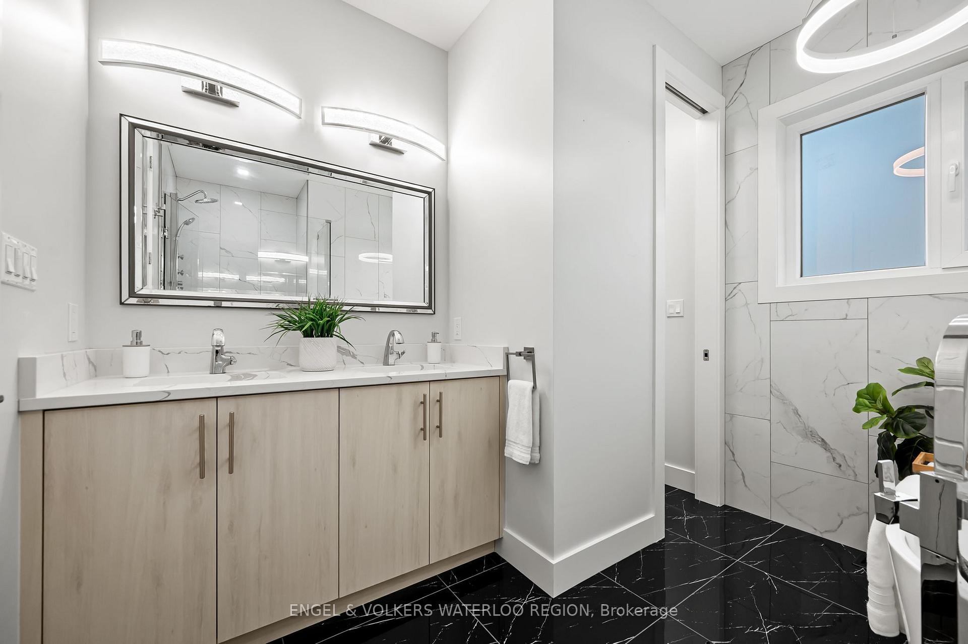 Photo 25 of 24 Sylvia Street, Kitchener — HOMEH
