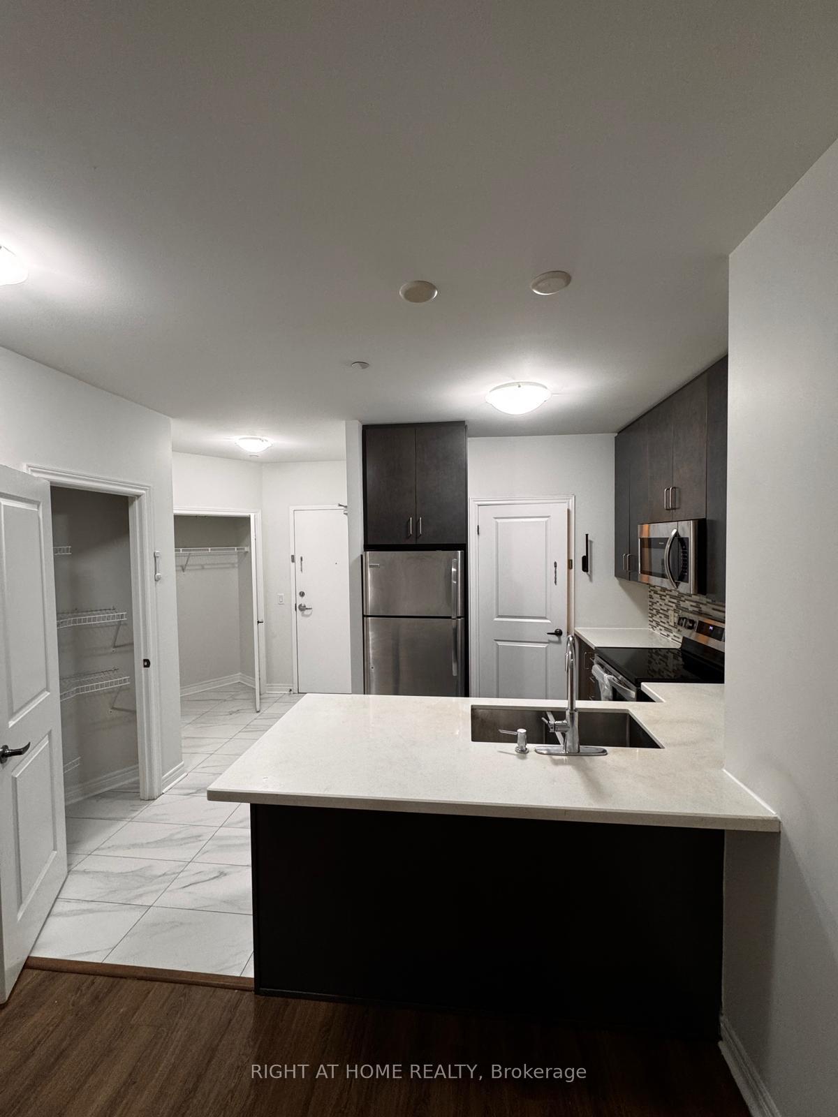 Photo 4 of Unit 520, 39 New Delhi Drive E, Markham, Cedarwood — HOMEH