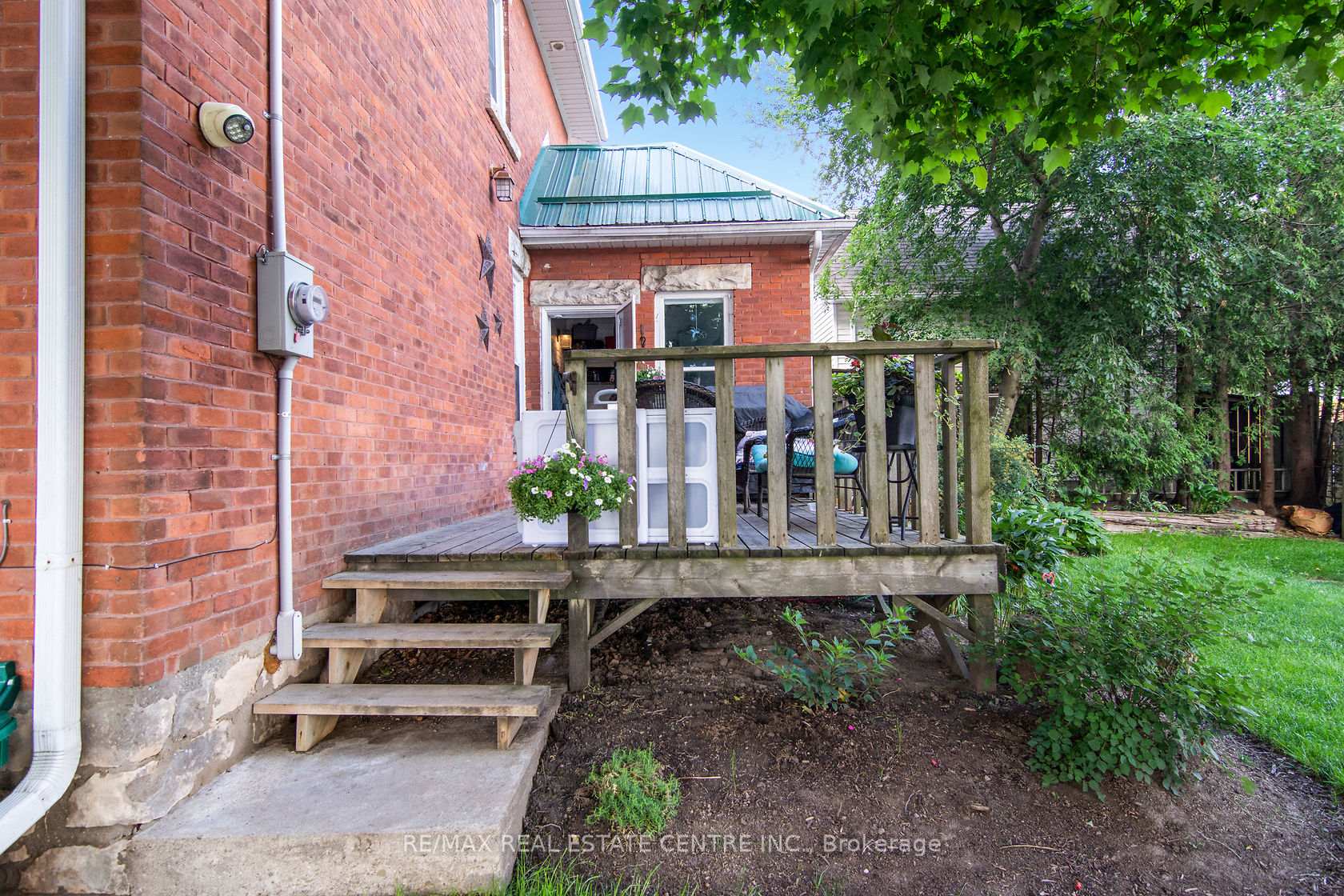 Photo 3 of 132 First Avenue E, Shelburne — HOMEH