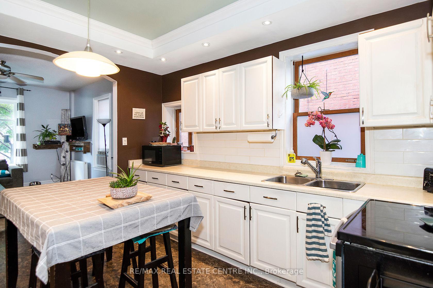 Photo 16 of 132 First Avenue E, Shelburne — HOMEH