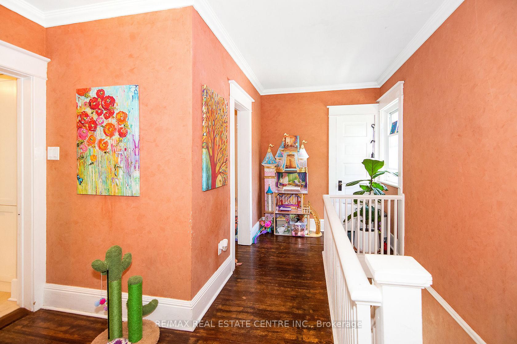 Photo 13 of 132 First Avenue E, Shelburne — HOMEH