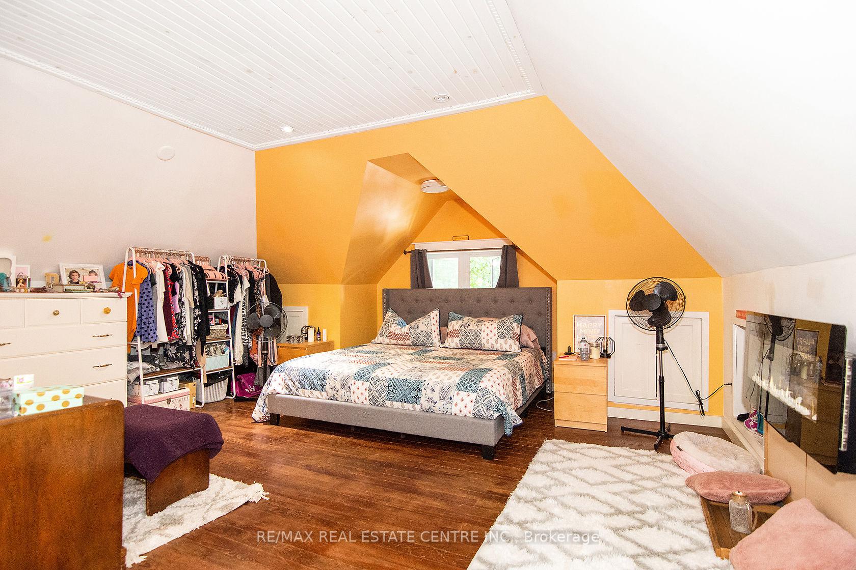 Photo 22 of 132 First Avenue E, Shelburne — HOMEH