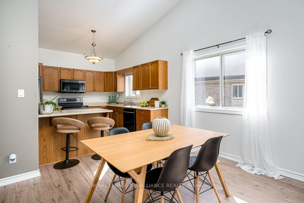 Photo 4 of 45 Gavey Street, Belleville, Thurlow Ward — HOMEH