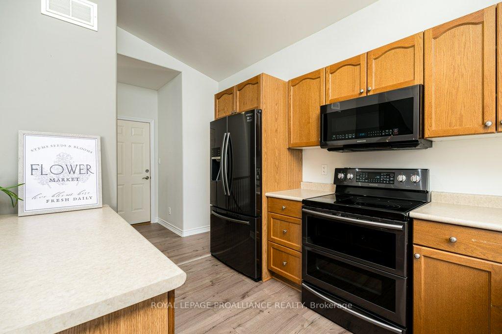 Photo 8 of 45 Gavey Street, Belleville, Thurlow Ward — HOMEH