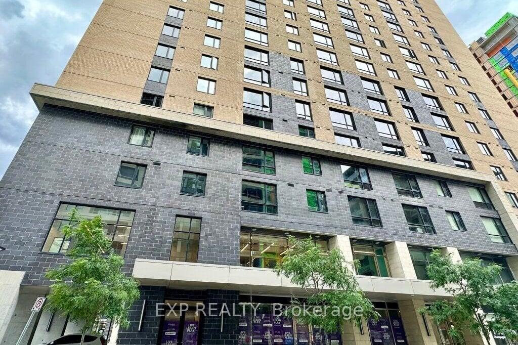 Front of Unit 912, 105 Champagne Avenue S