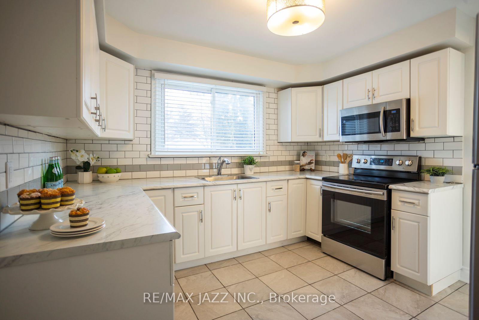 Photo 2 of 256 Trent Street, Oshawa, McLaughlin — HOMEH