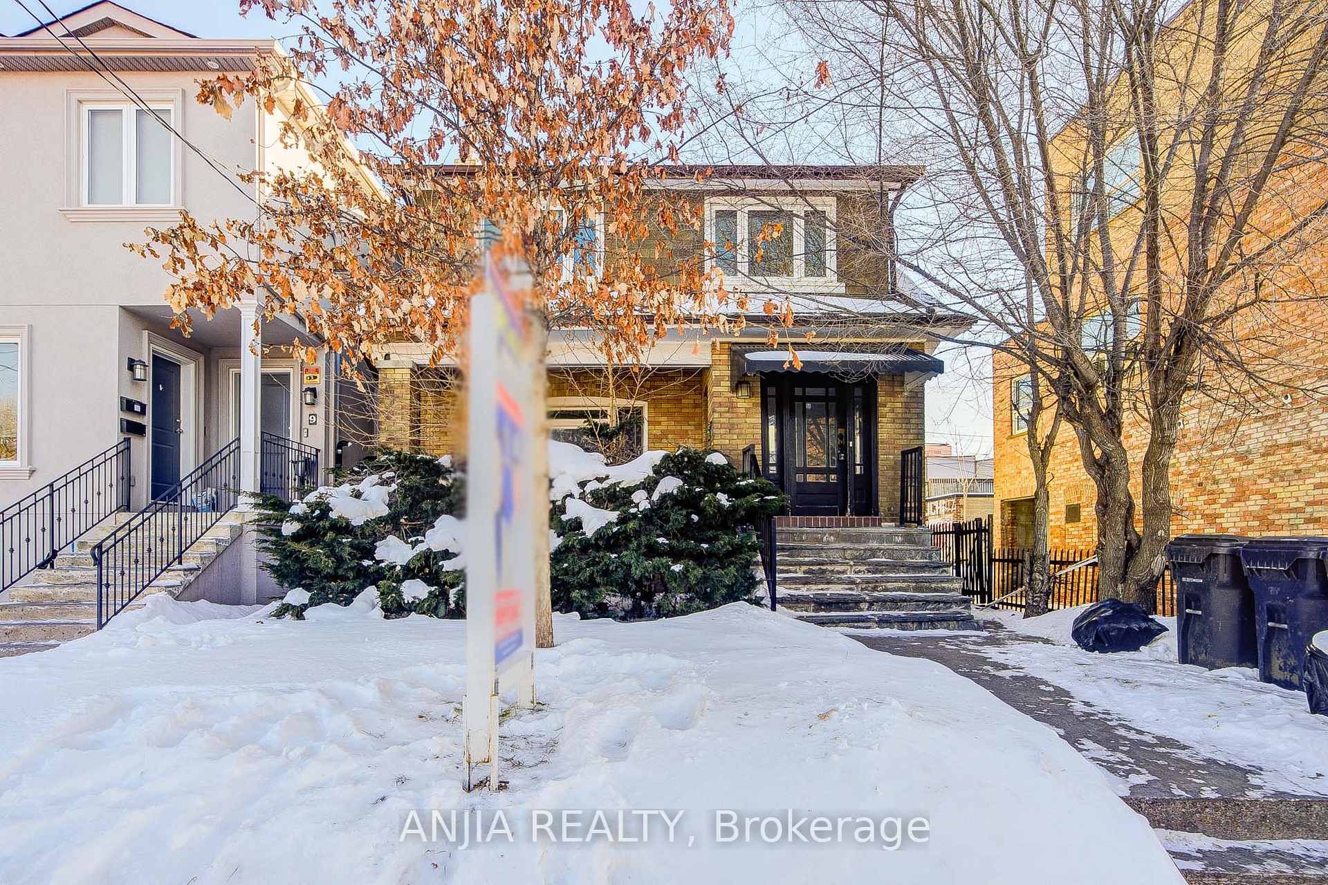 Photo 1 of 7 Linnsmore Crescent, Toronto, Danforth Village-East York — HOMEH
