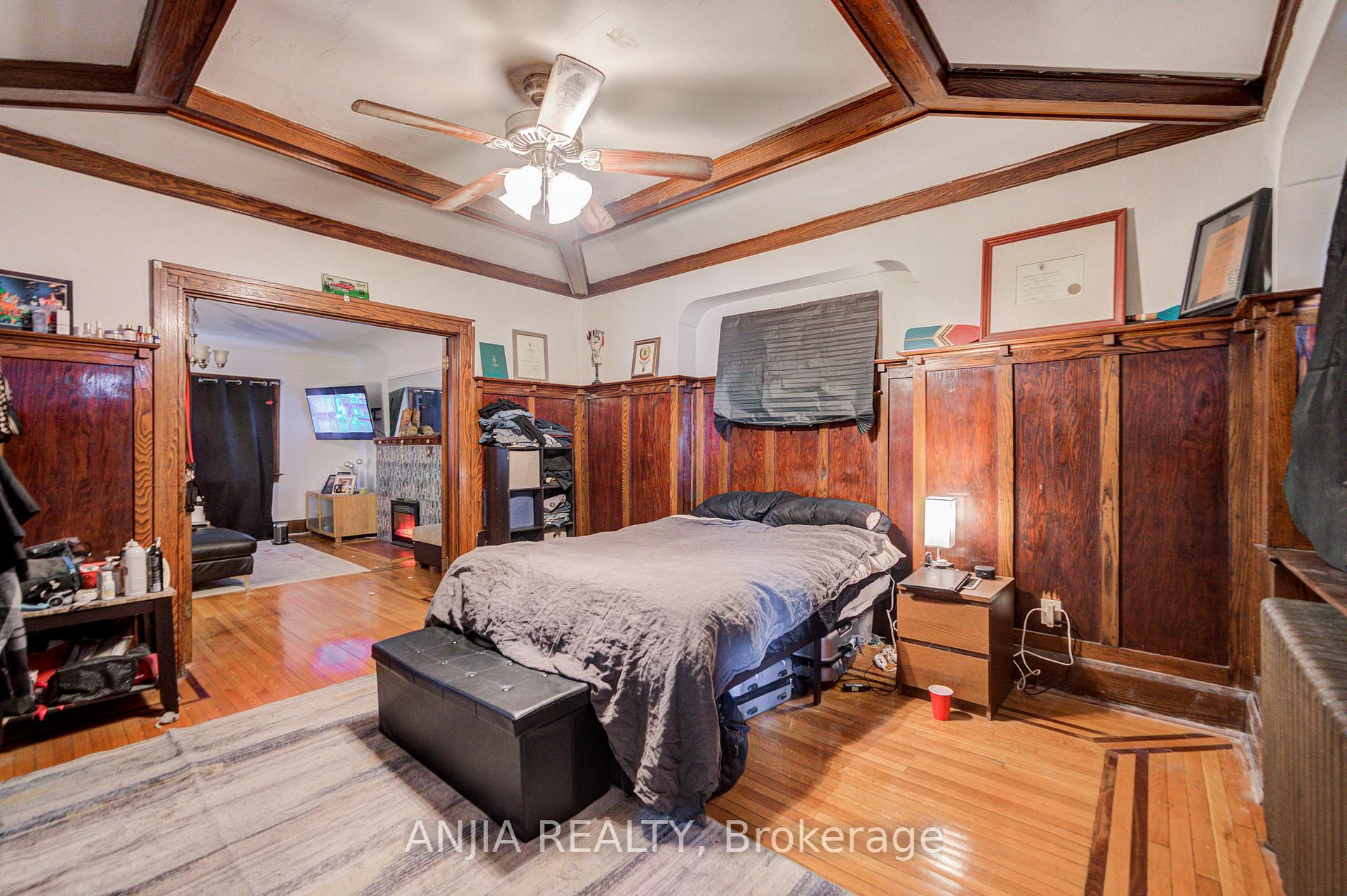 Photo 5 of 7 Linnsmore Crescent, Toronto, Danforth Village-East York — HOMEH