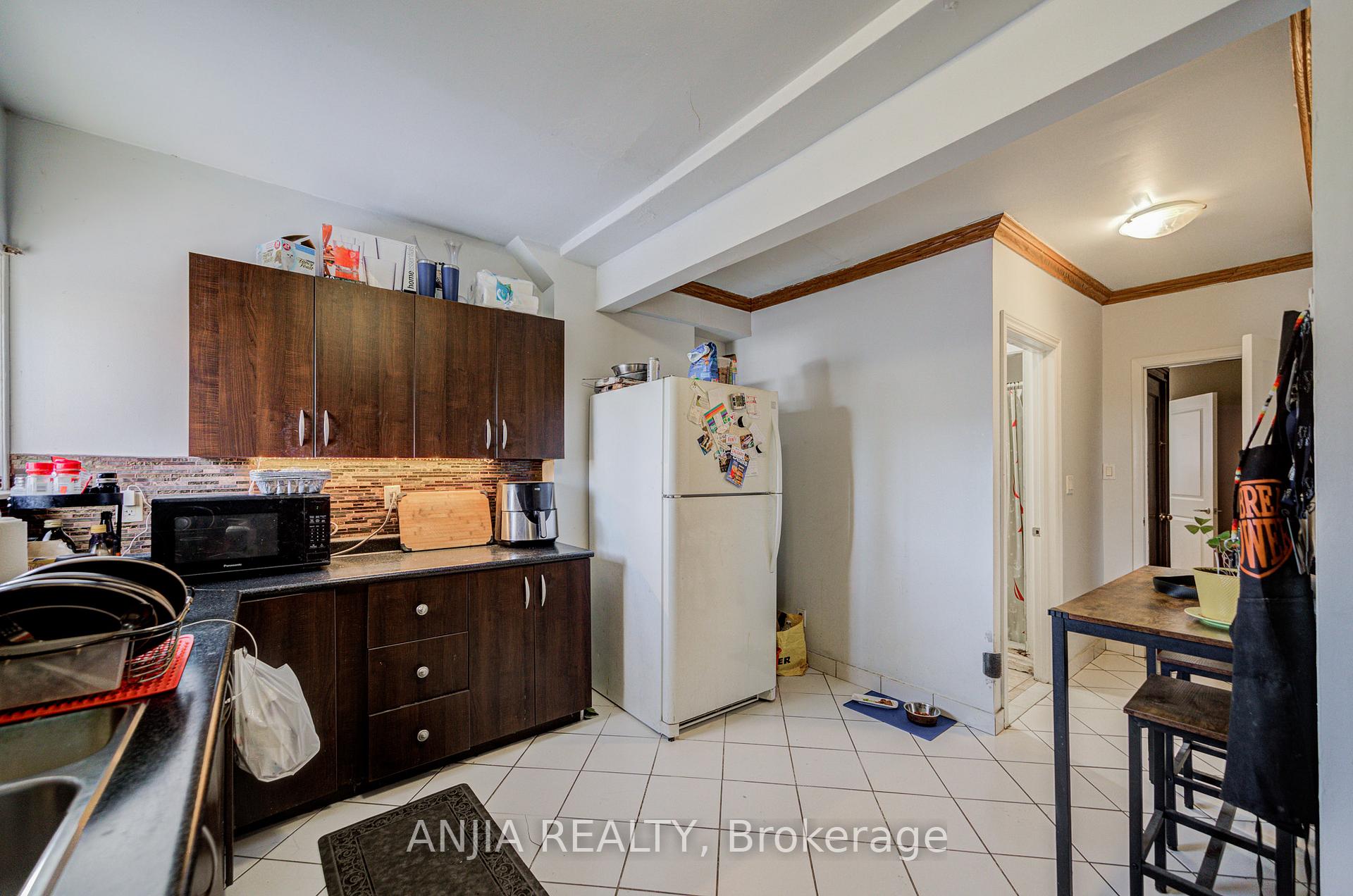 Photo 6 of 7 Linnsmore Crescent, Toronto, Danforth Village-East York — HOMEH