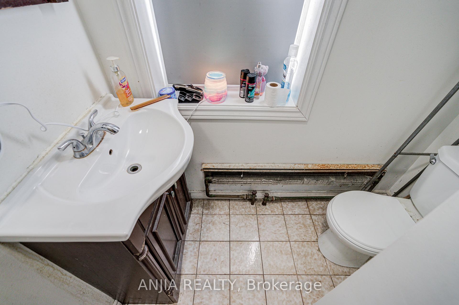 Photo 7 of 7 Linnsmore Crescent, Toronto, Danforth Village-East York — HOMEH