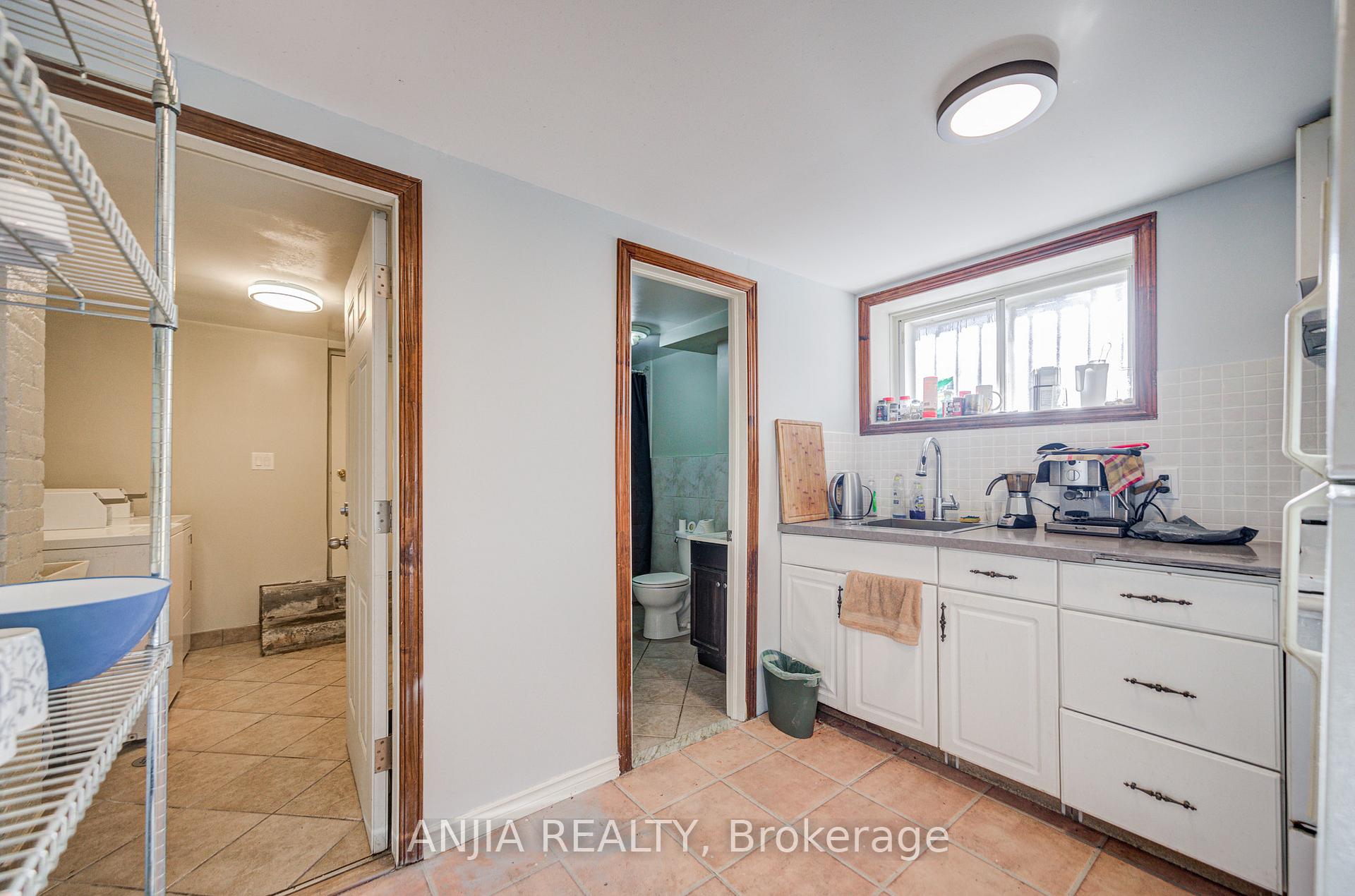 Photo 9 of 7 Linnsmore Crescent, Toronto, Danforth Village-East York — HOMEH