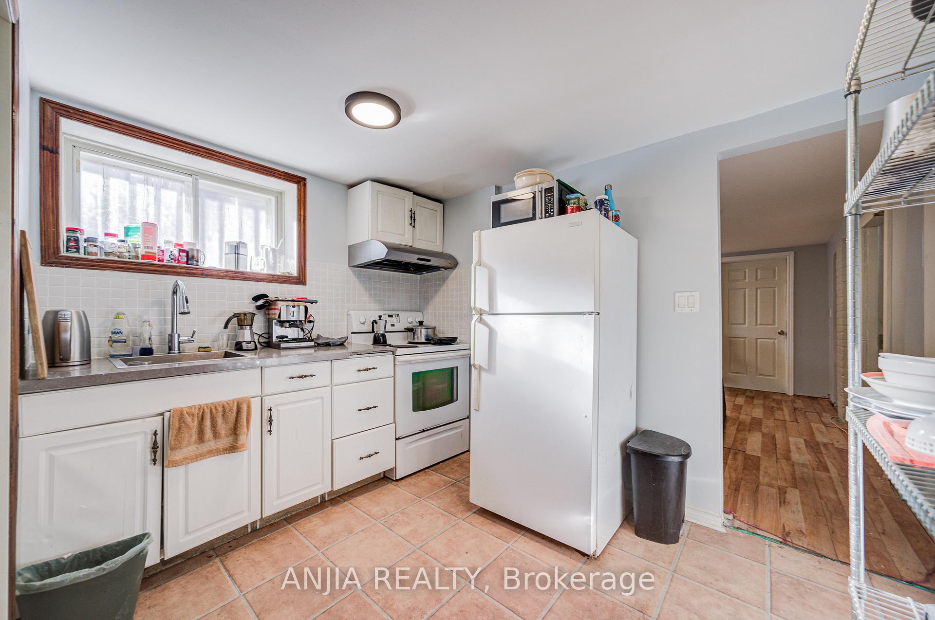 Photo 11 of 7 Linnsmore Crescent, Toronto, Danforth Village-East York — HOMEH