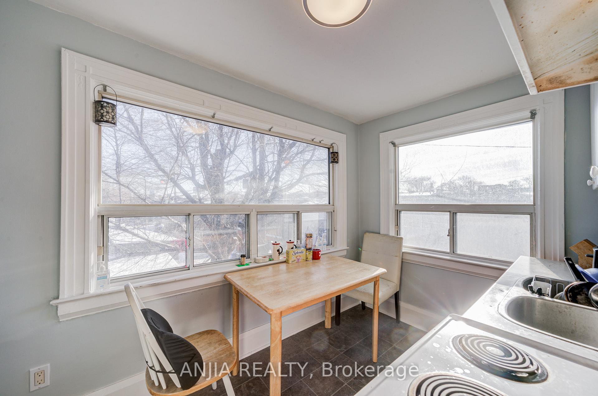Photo 14 of 7 Linnsmore Crescent, Toronto, Danforth Village-East York — HOMEH