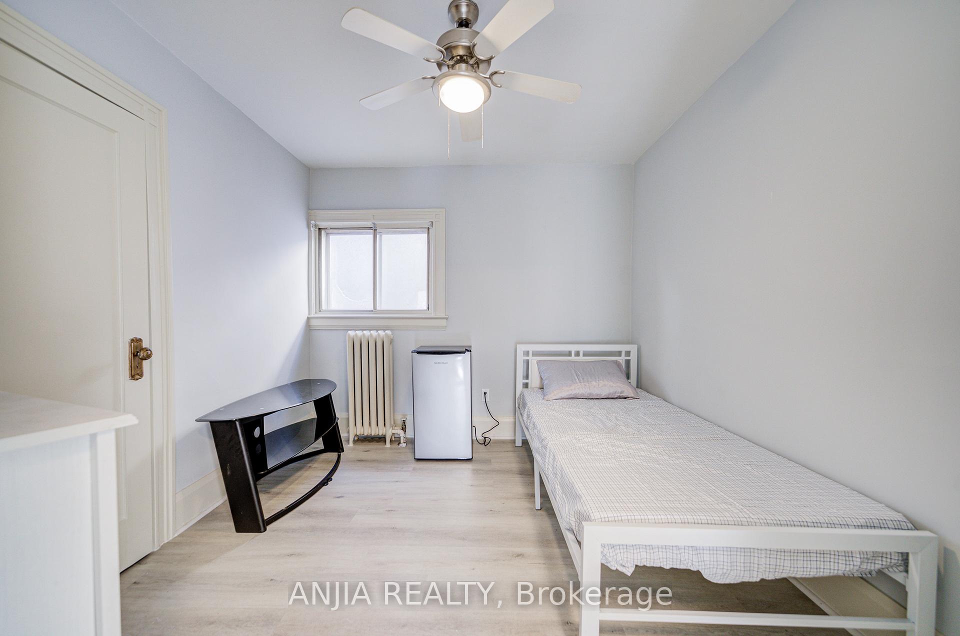 Photo 15 of 7 Linnsmore Crescent, Toronto, Danforth Village-East York — HOMEH