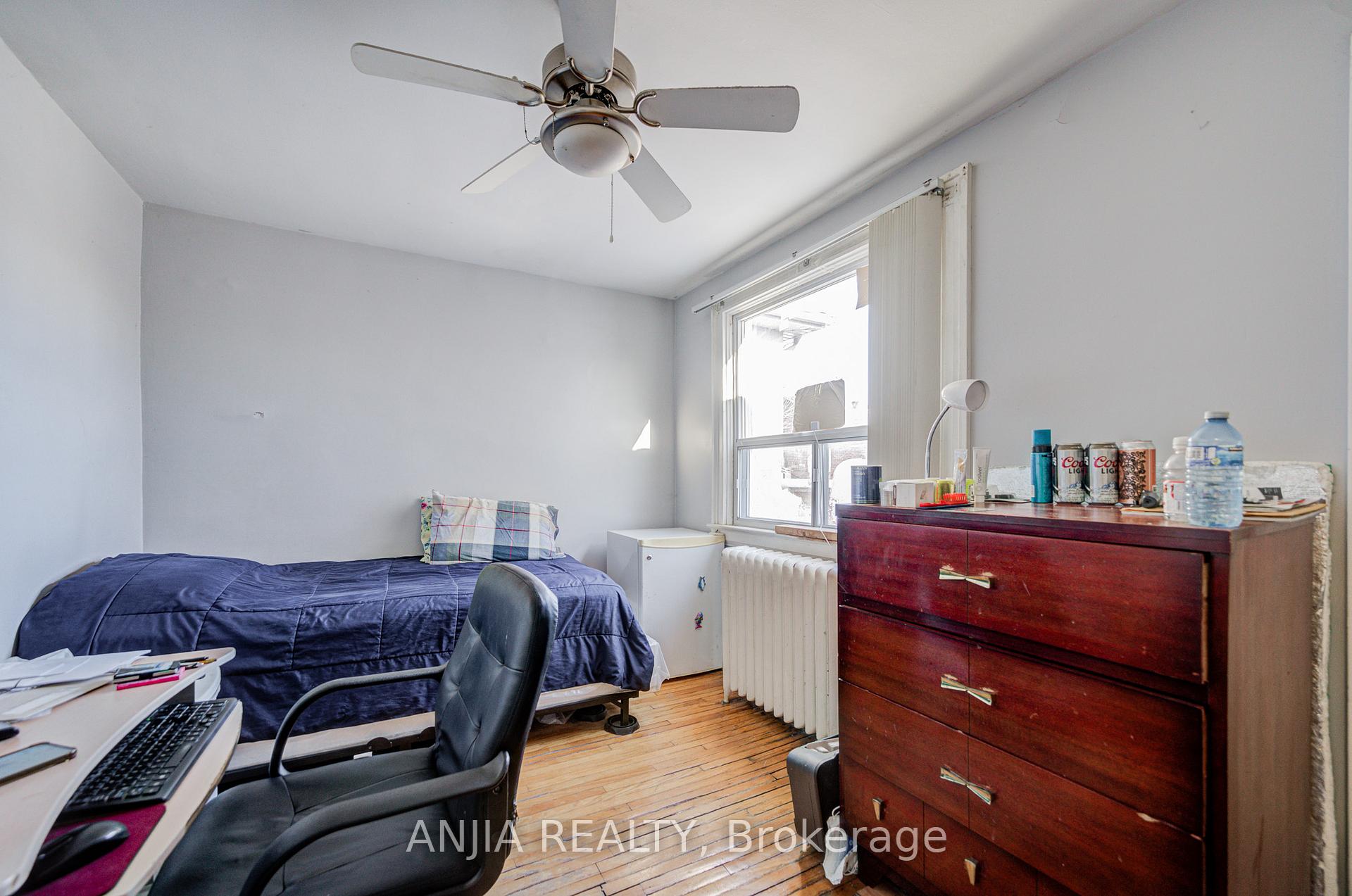 Photo 19 of 7 Linnsmore Crescent, Toronto, Danforth Village-East York — HOMEH