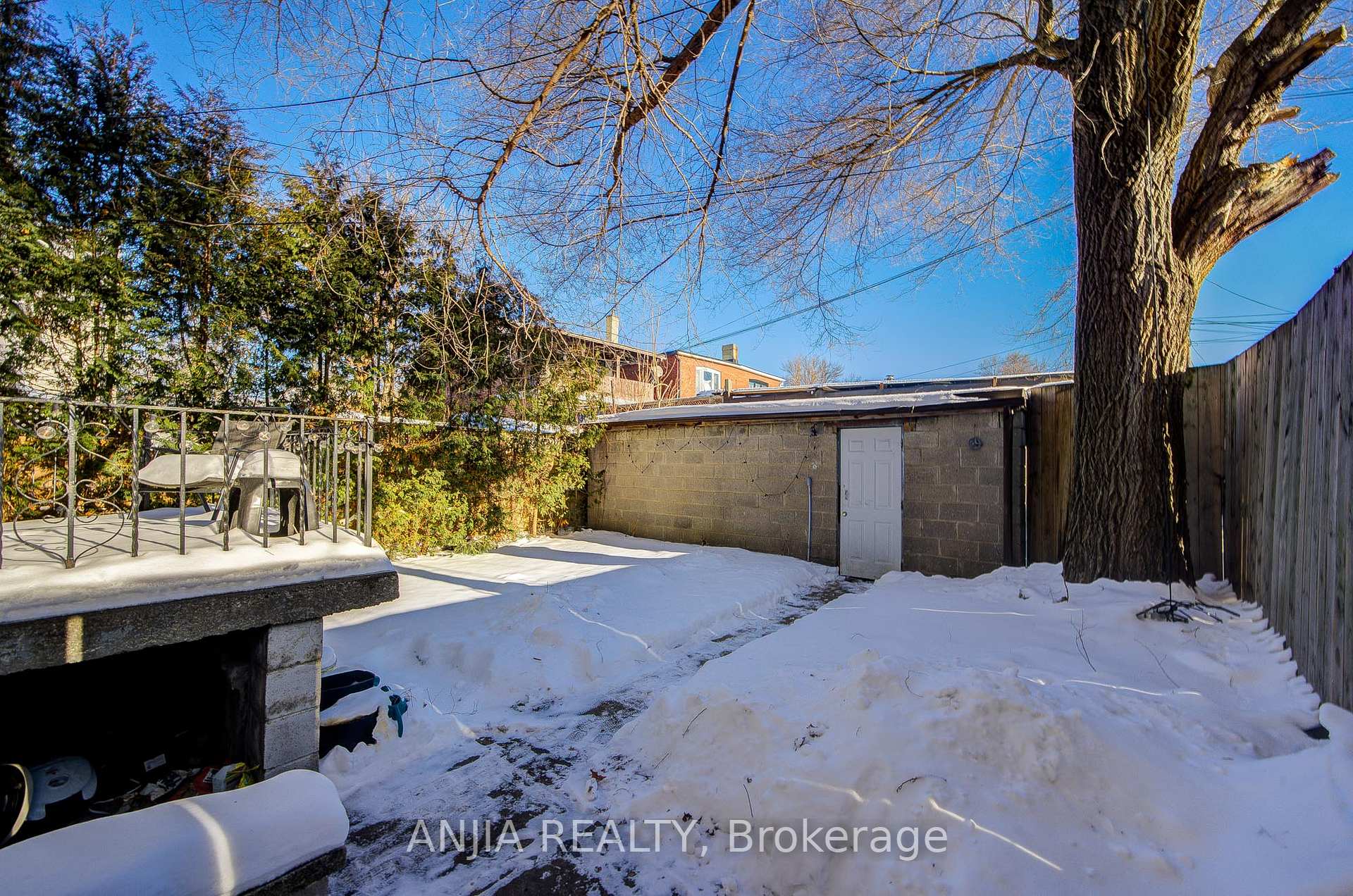Photo 23 of 7 Linnsmore Crescent, Toronto, Danforth Village-East York — HOMEH