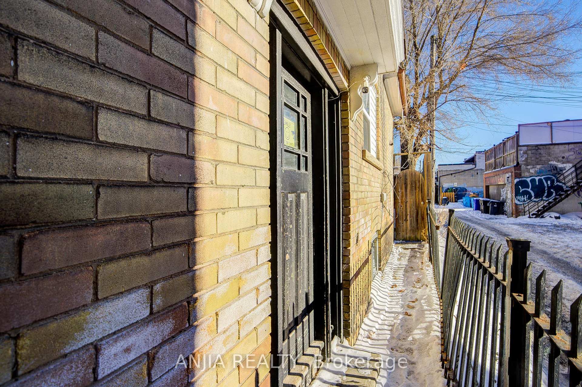 Photo 24 of 7 Linnsmore Crescent, Toronto, Danforth Village-East York — HOMEH