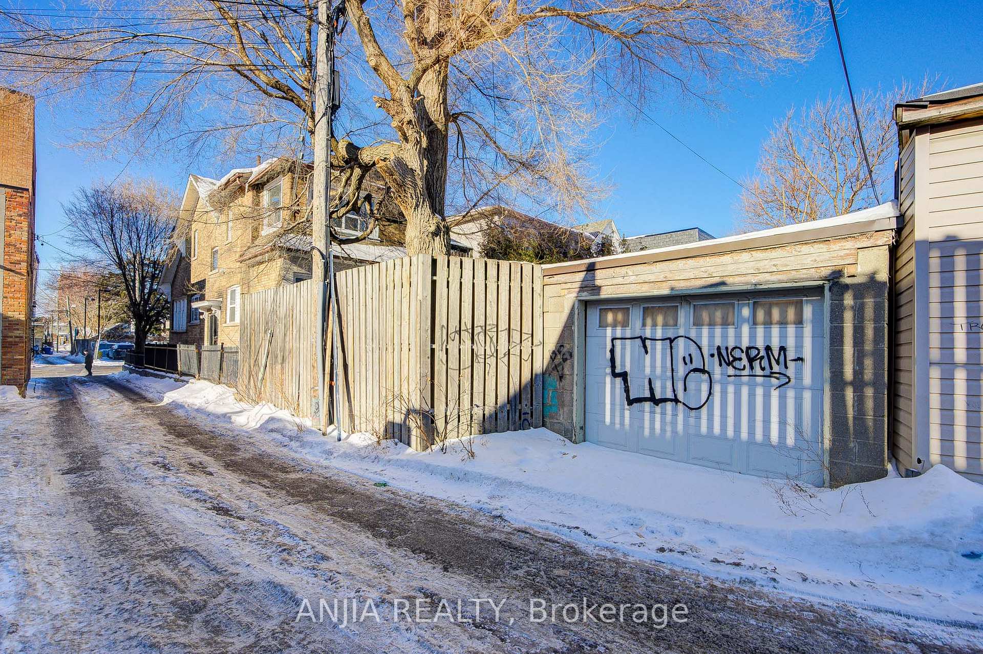 Photo 26 of 7 Linnsmore Crescent, Toronto, Danforth Village-East York — HOMEH