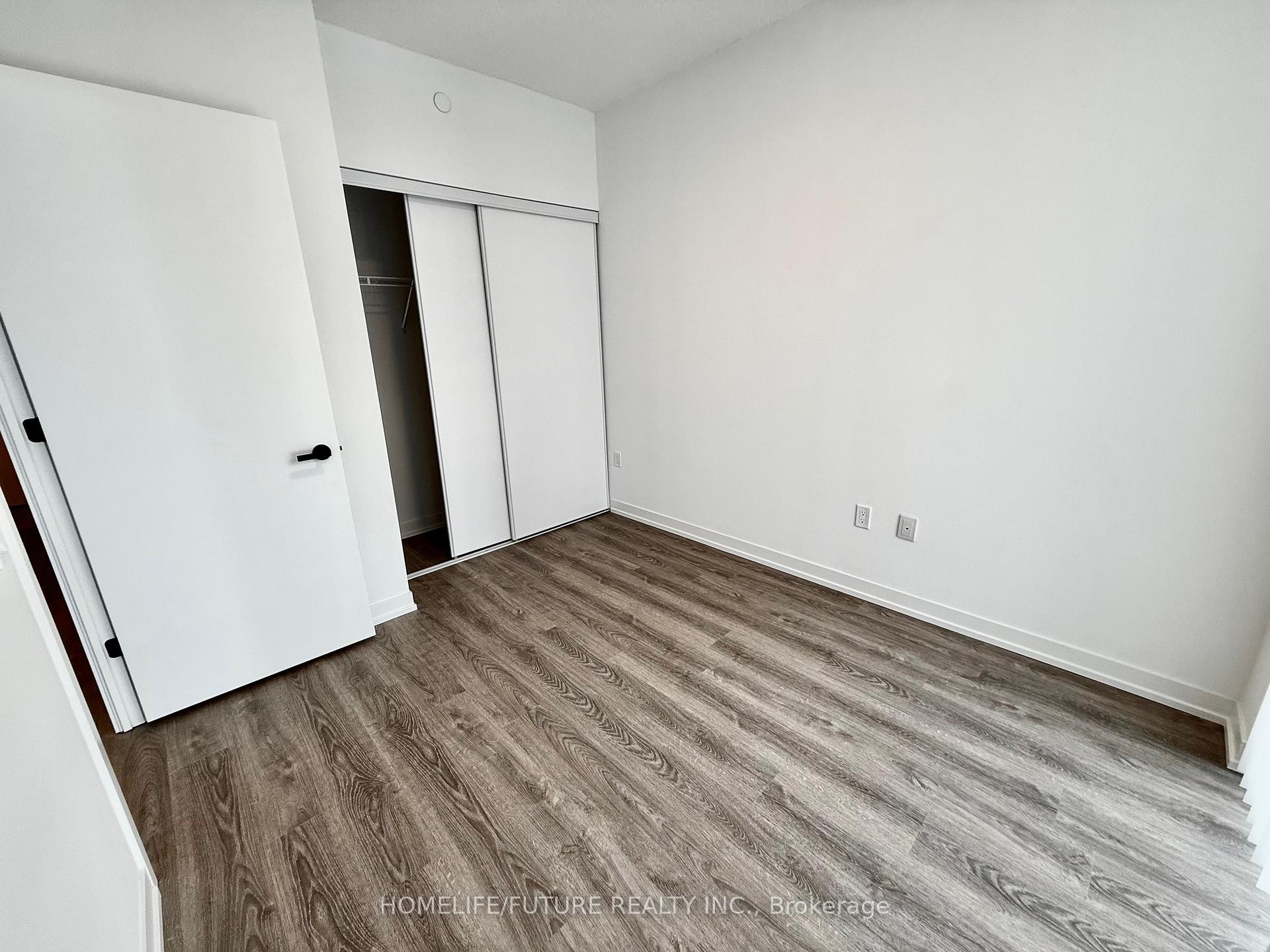 Photo 6 of Unit 4715, 8 Interchange Way, Vaughan, Vaughan Corporate Centre — HOMEH