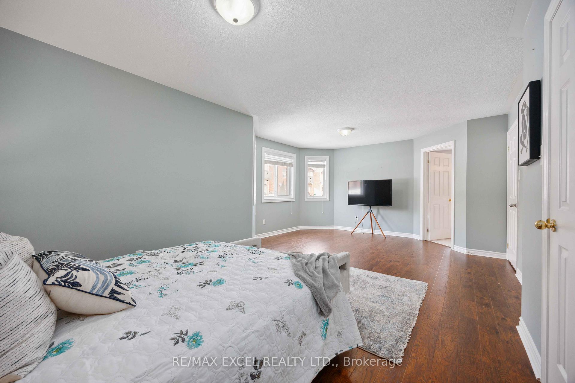 Photo 18 of 20 Bird Street, Barrie, Edgehill Drive — HOMEH