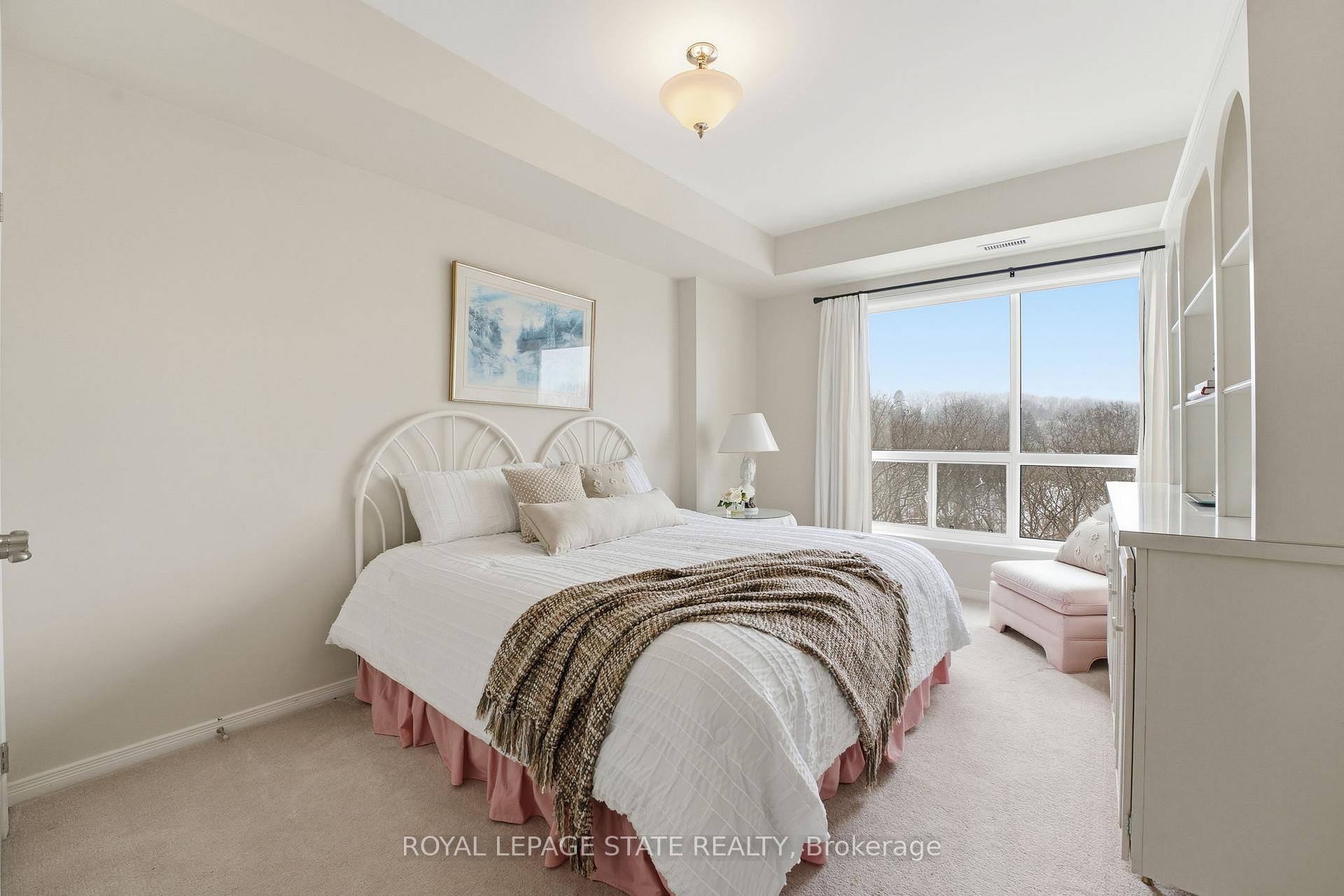 Photo 4 of Unit 706, 3000 Creekside Drive, Hamilton, Dundas — HOMEH