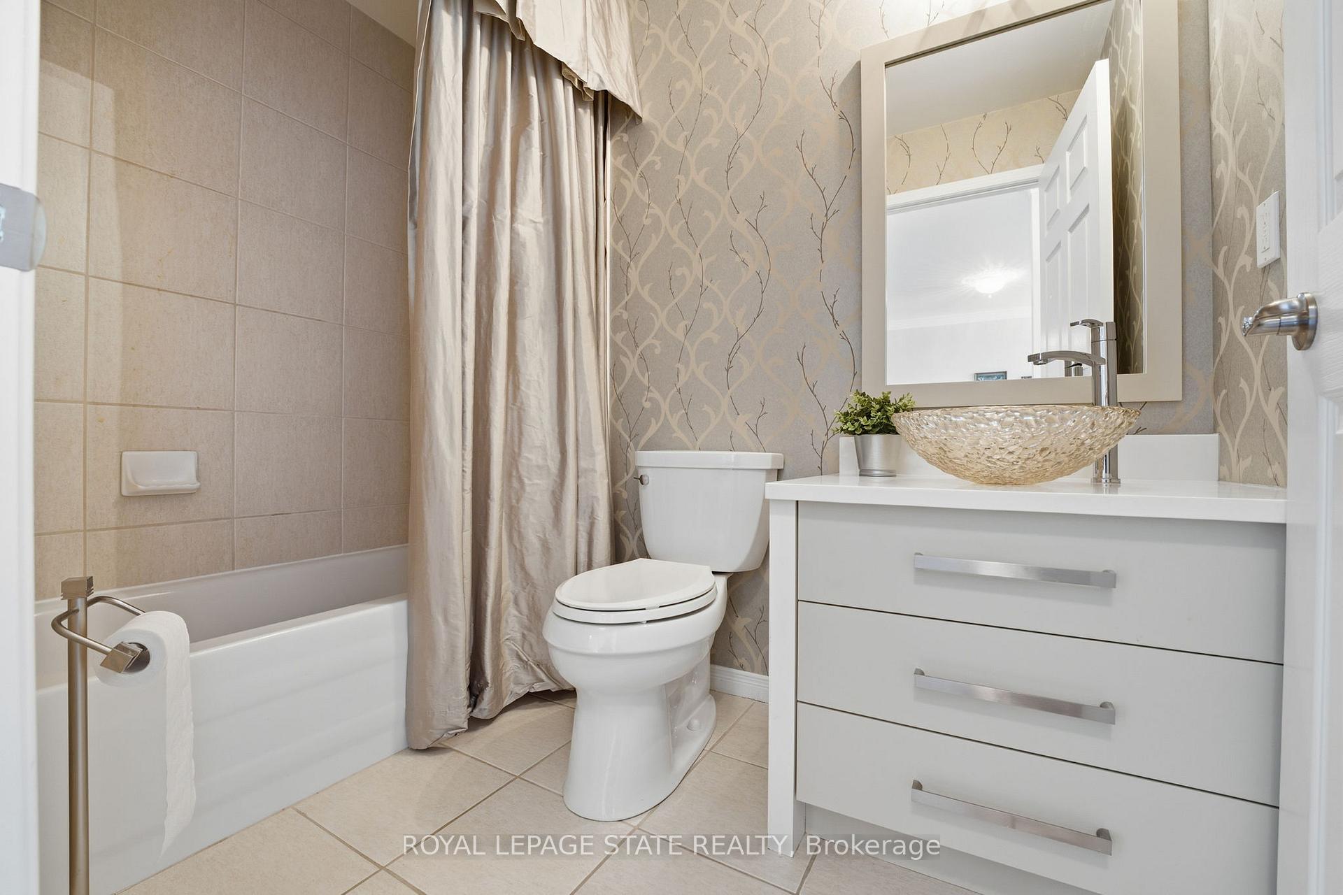 Photo 15 of Unit 706, 3000 Creekside Drive, Hamilton, Dundas — HOMEH