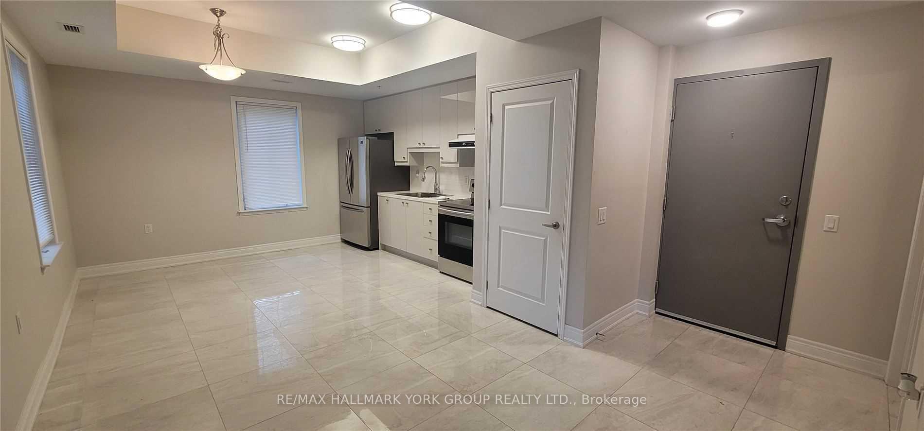 Photo 4 of Unit 108, 32 Wellington Street E, Aurora, Aurora Village — HOMEH