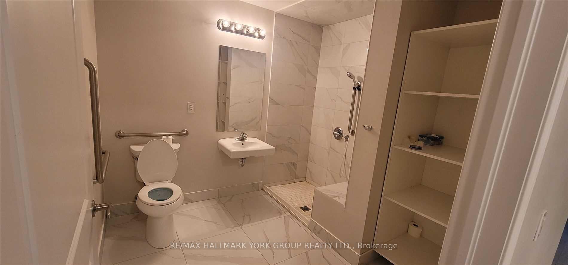 Photo 6 of Unit 108, 32 Wellington Street E, Aurora, Aurora Village — HOMEH