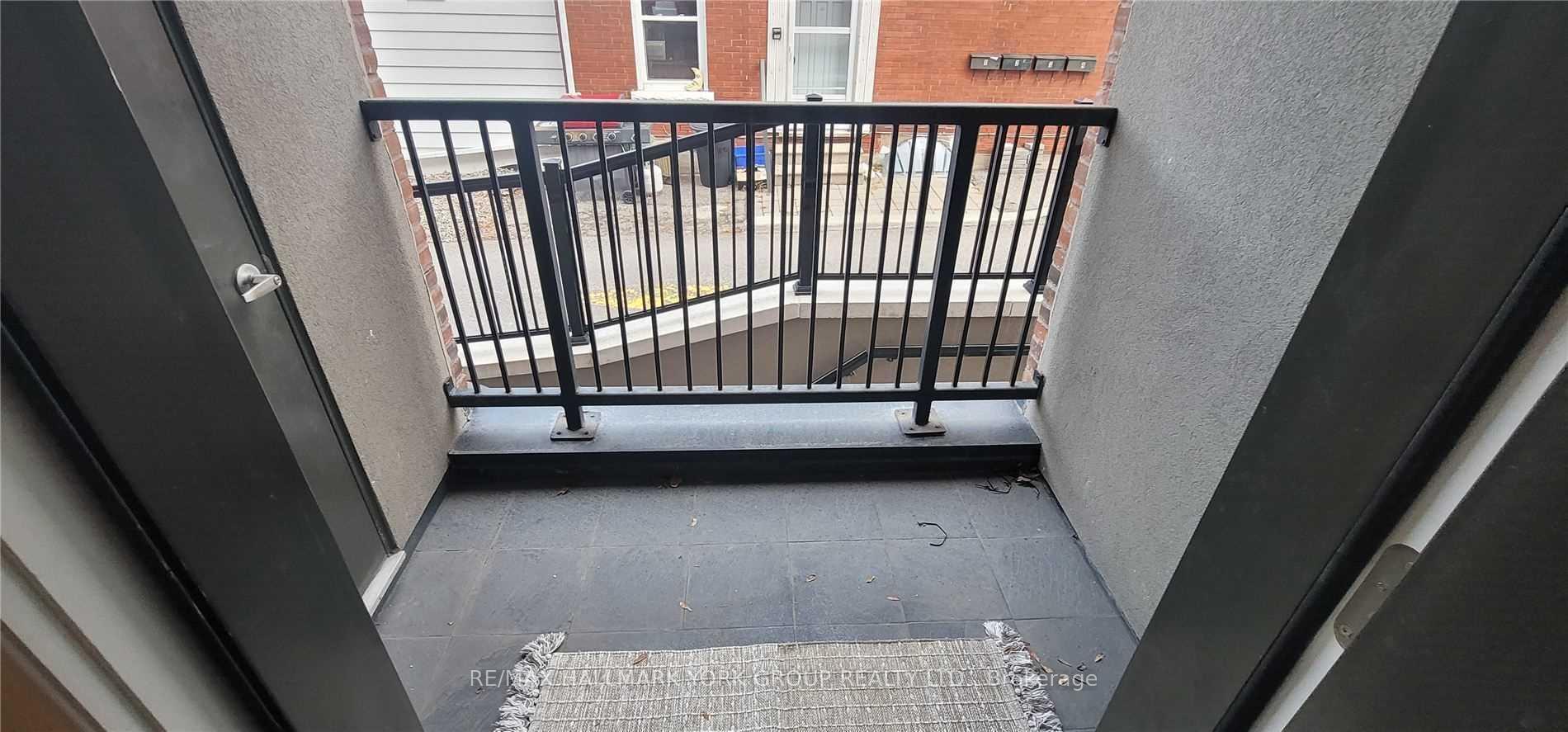 Photo 5 of Unit 108, 32 Wellington Street E, Aurora, Aurora Village — HOMEH