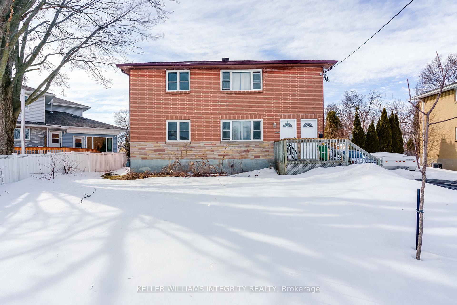 Front of 1204-1206 Caswell Crescent N