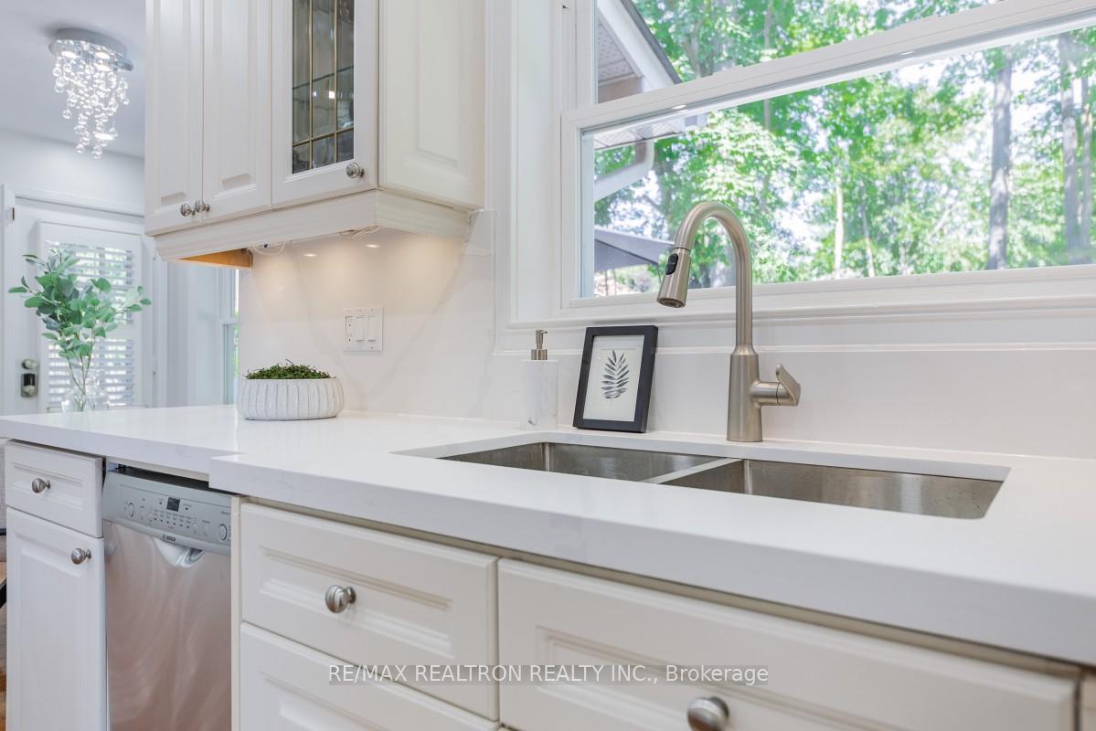 Photo 4 of 1206 Halsey Lane, Pickering, Liverpool — HOMEH