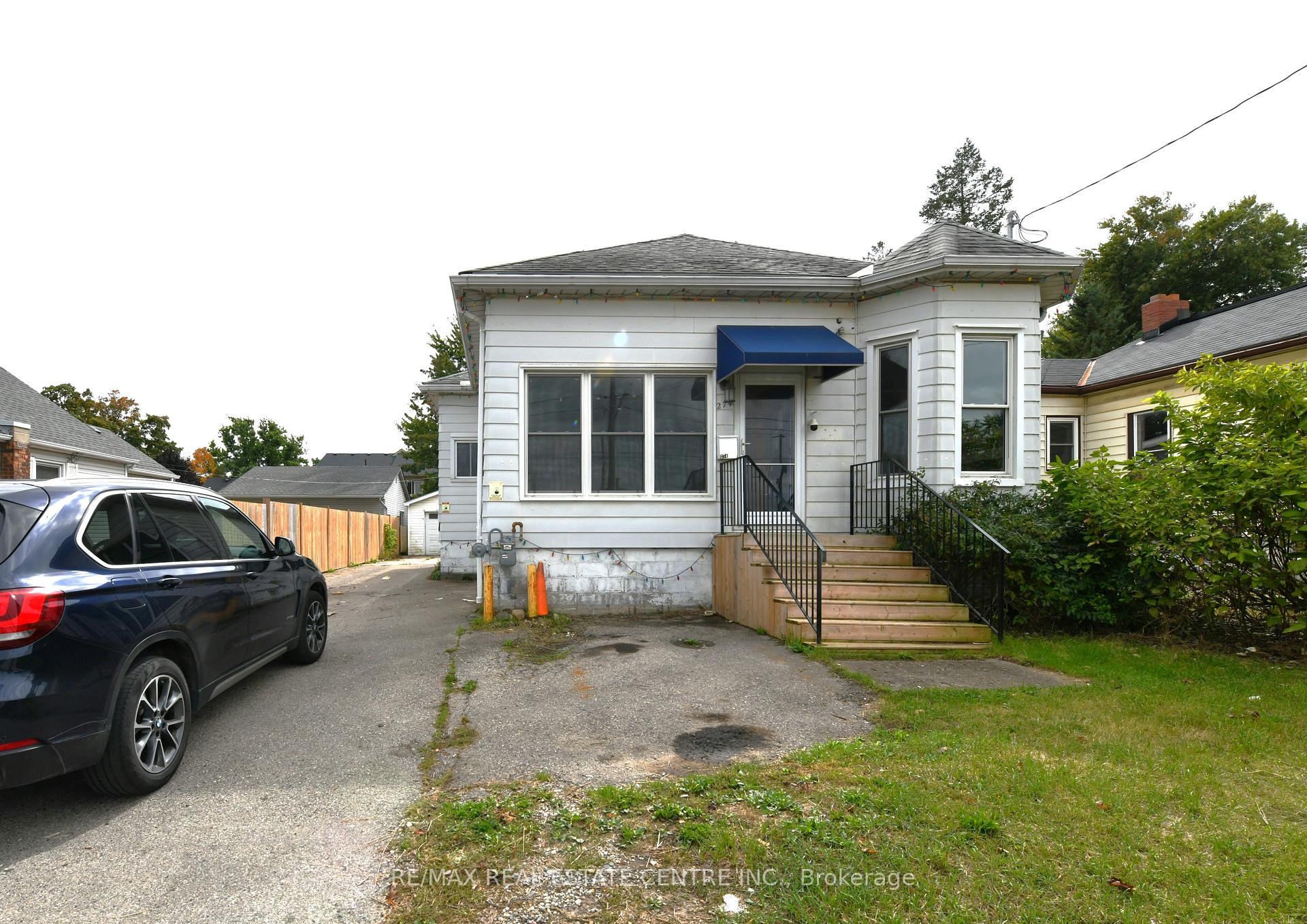Front of 274 Wellington Street