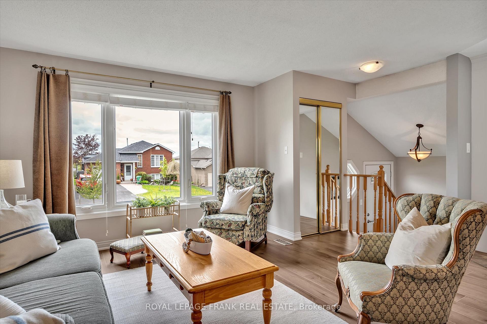 Photo 3 of 2114 Easthill Drive, Peterborough, Ashburnham Ward 4 — HOMEH