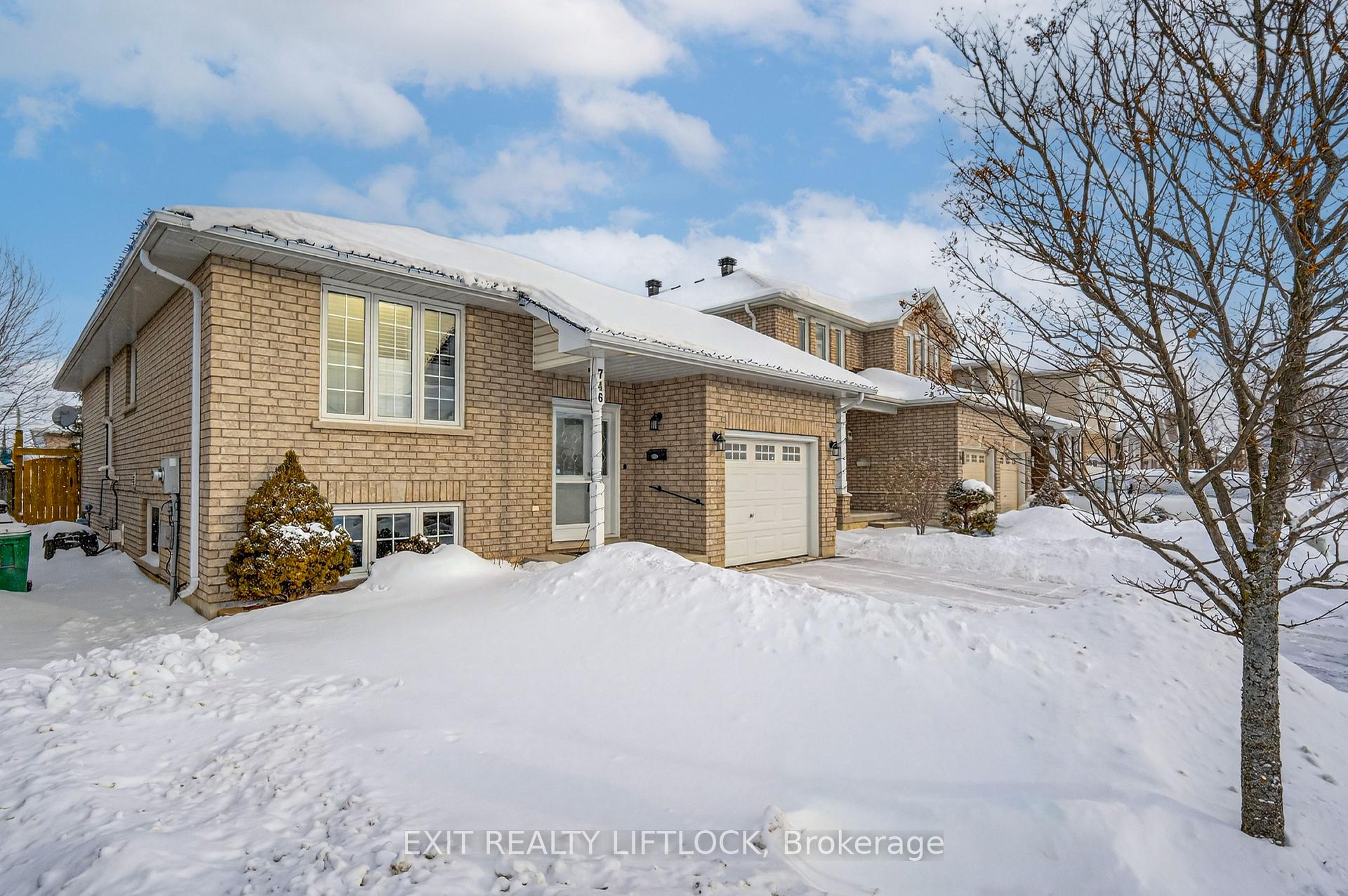 Photo 2 of 746 Hargrove Trail, Peterborough, Ashburnham Ward 4 — HOMEH