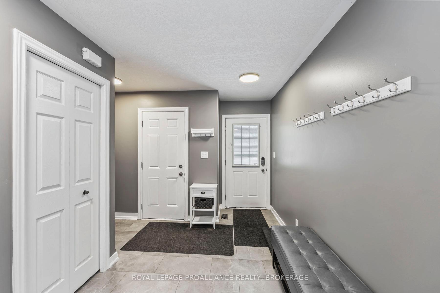 Photo 3 of 174 MacDougall Drive, Loyalist, Amherstview — HOMEH