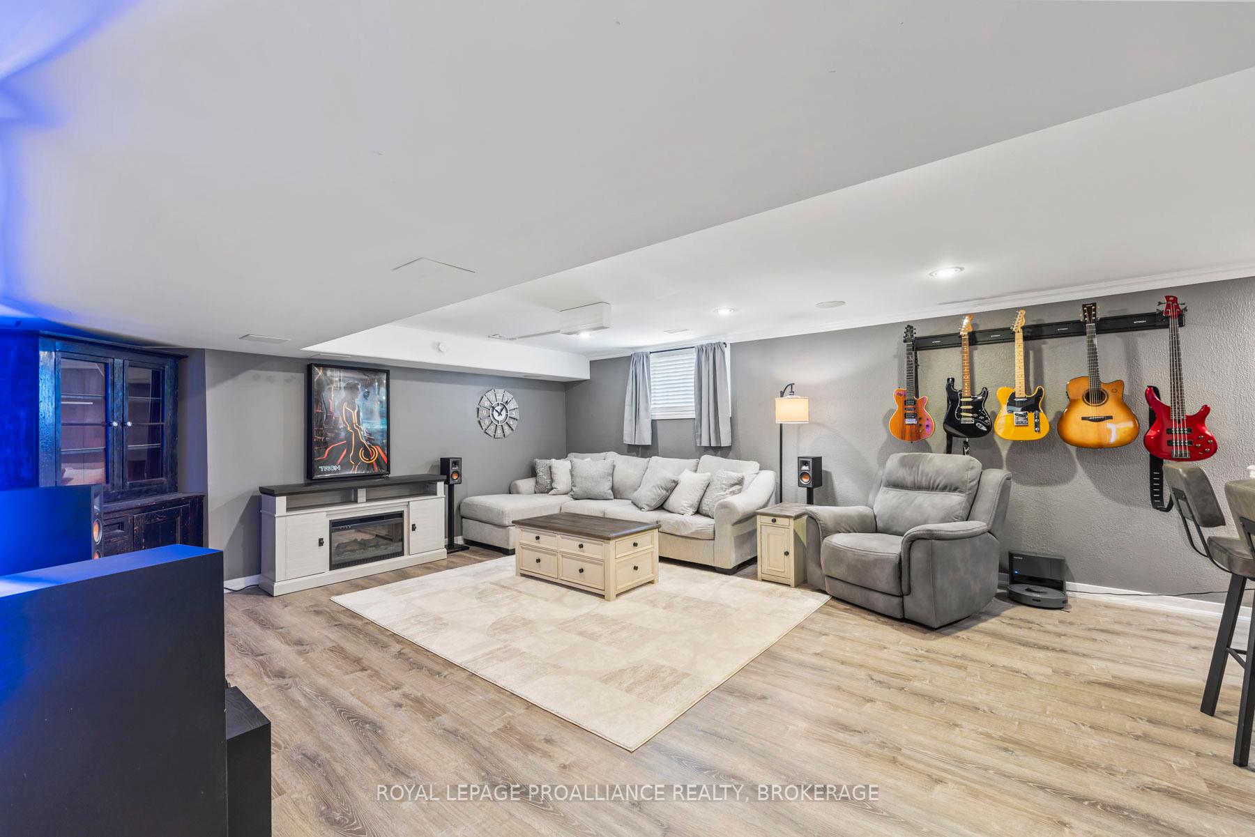 Photo 12 of 174 MacDougall Drive, Loyalist, Amherstview — HOMEH